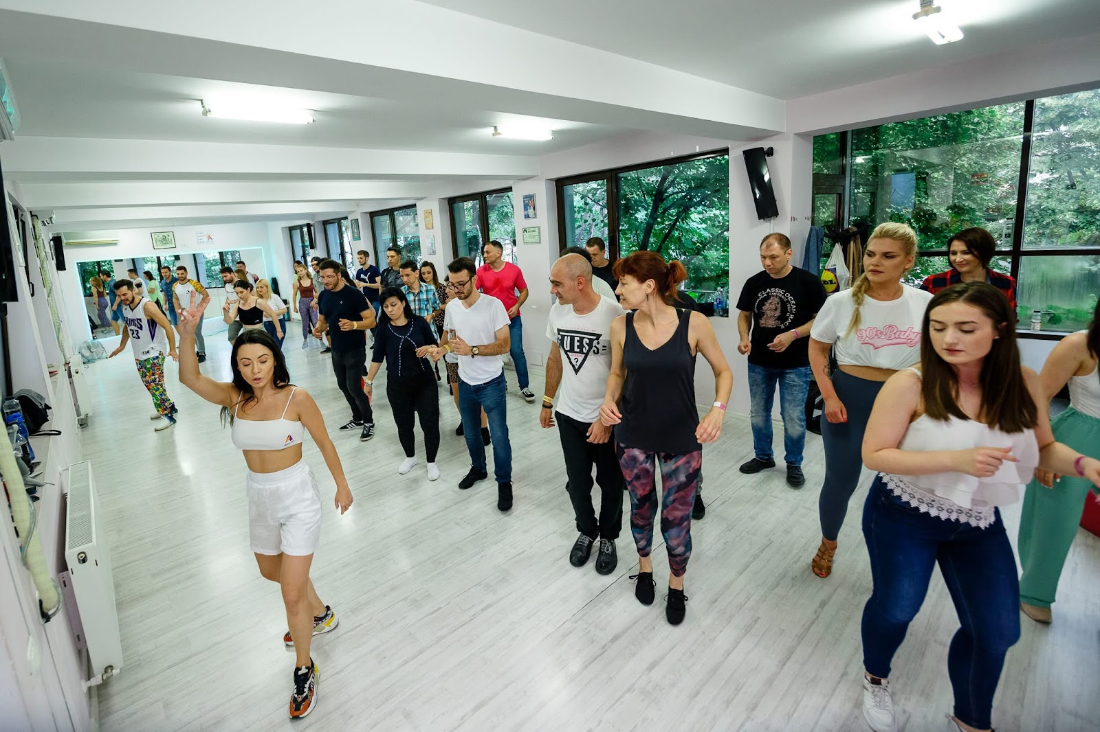 Adicto Romania | Scoala de dans | Cursuri de dans latino | Bachata | Salsa | Kizomba