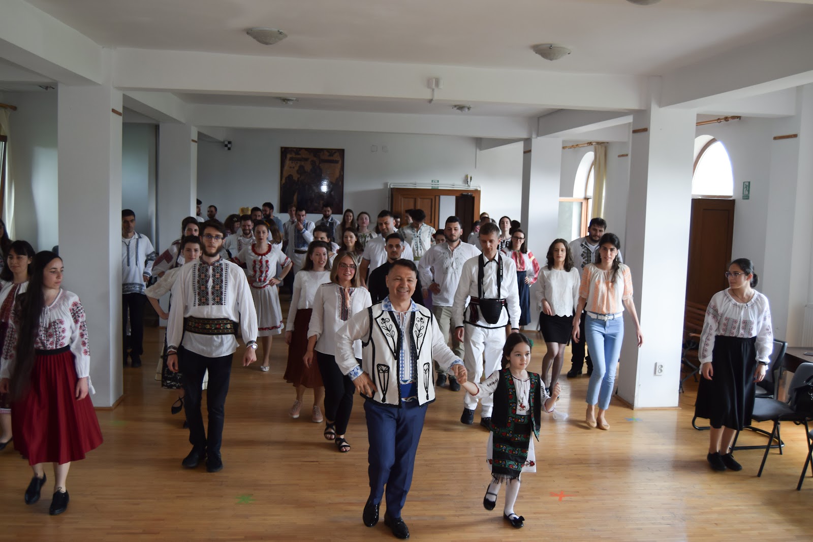 scoala de dans popular bucuria cursuri dansuri populare bucuresti sector 4