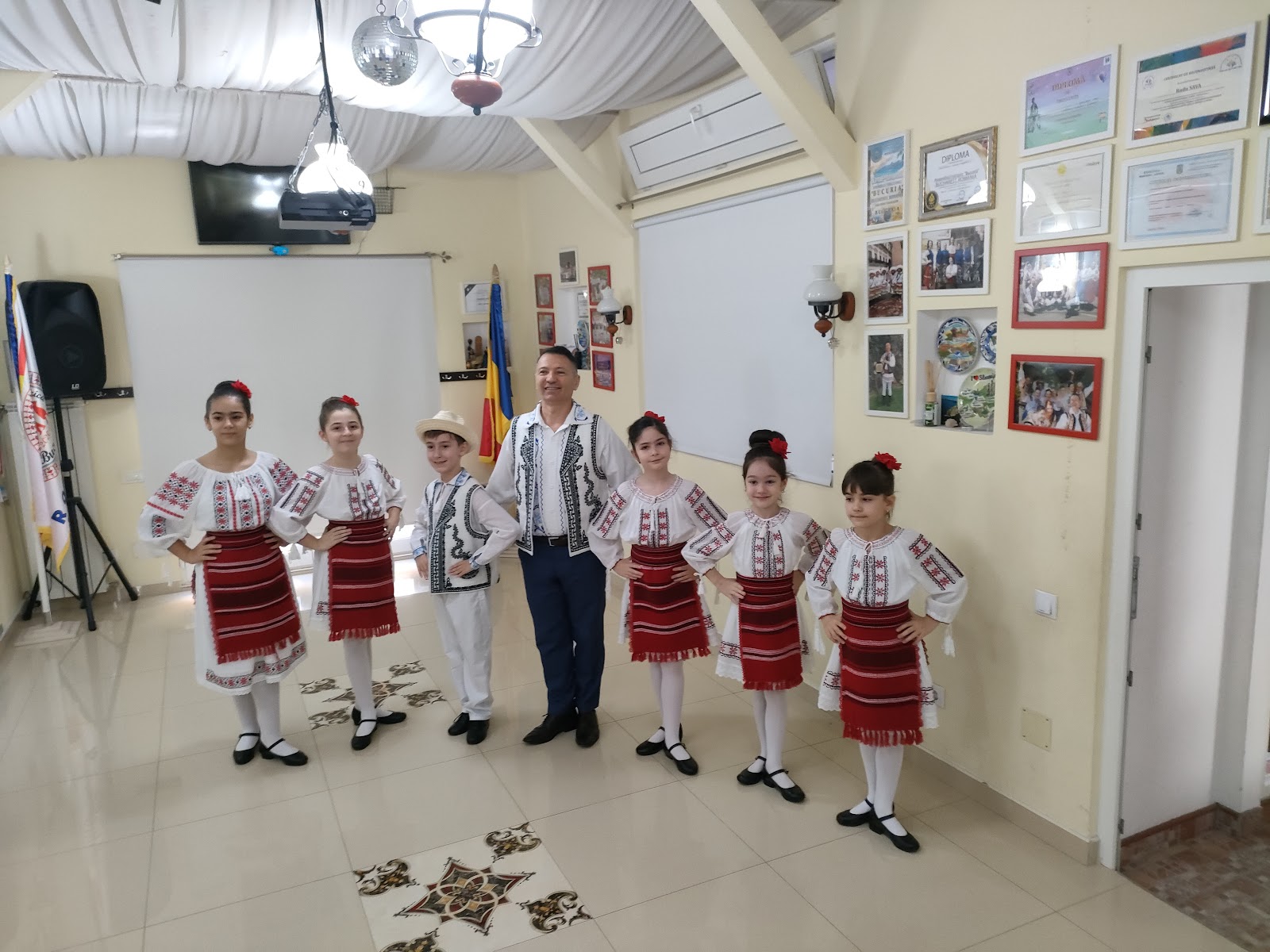 scoala de dans popular bucuria cursuri dansuri populare bucuresti sector 4