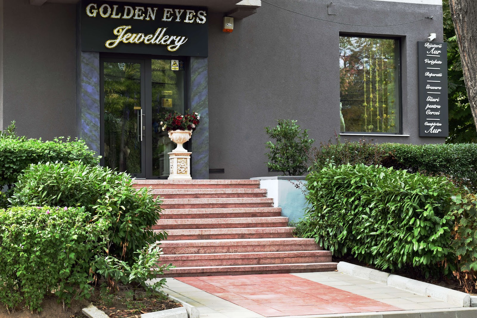 Golden Eyes Jewellery