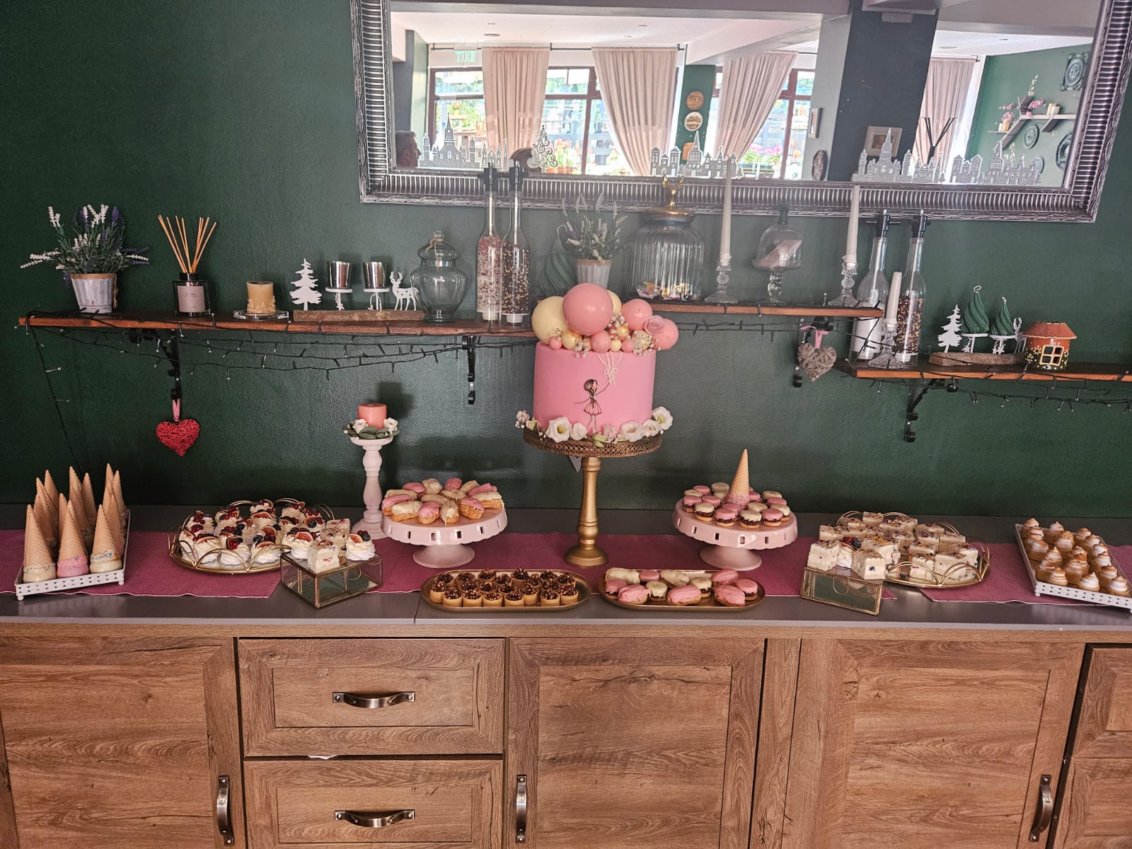 Kron Cakes & Café