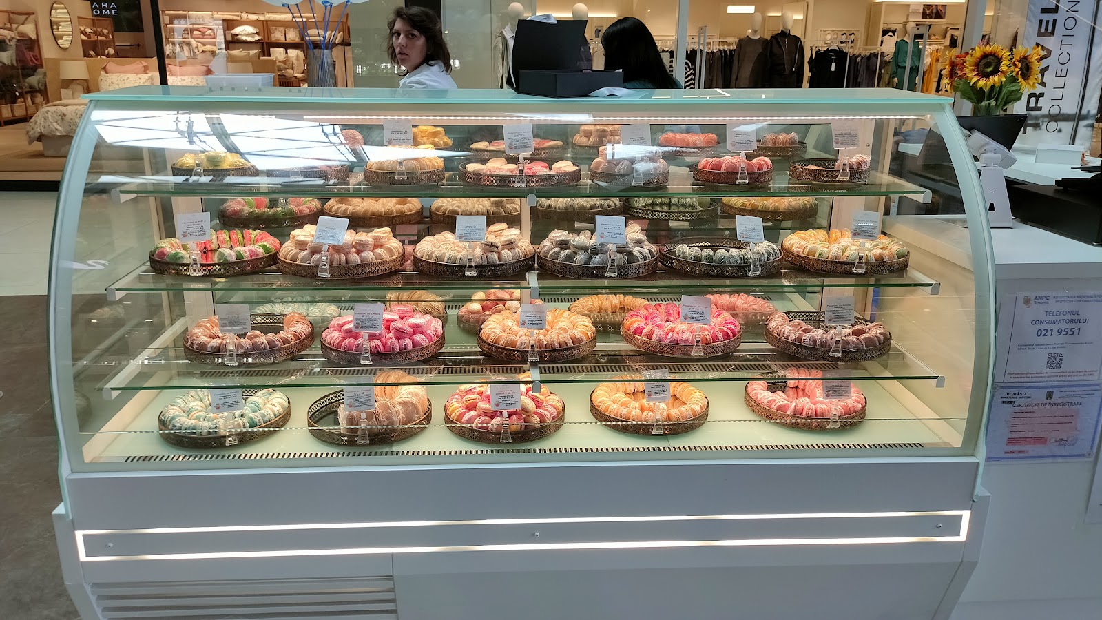 Raluca Gheorghe MACARONS - AFI Brașov
