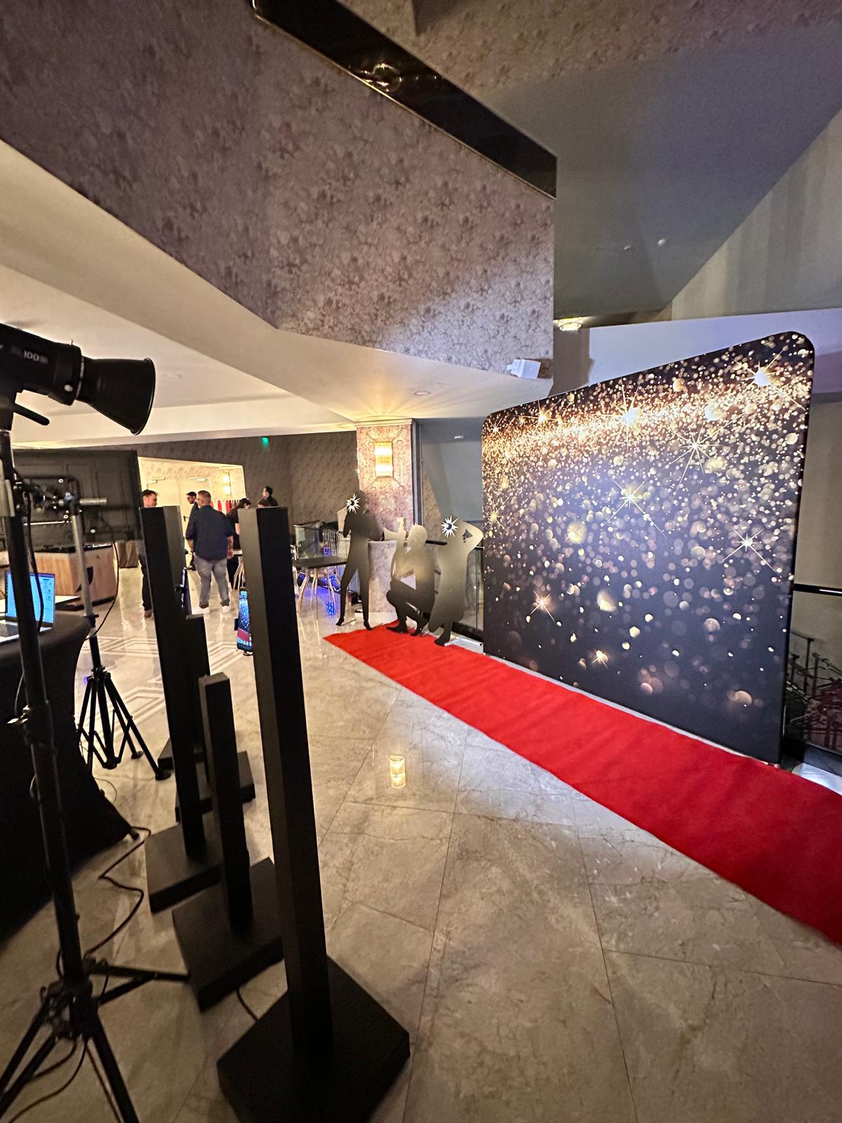 Oglinda Magica Brasov - Cabina foto & 360 video booth