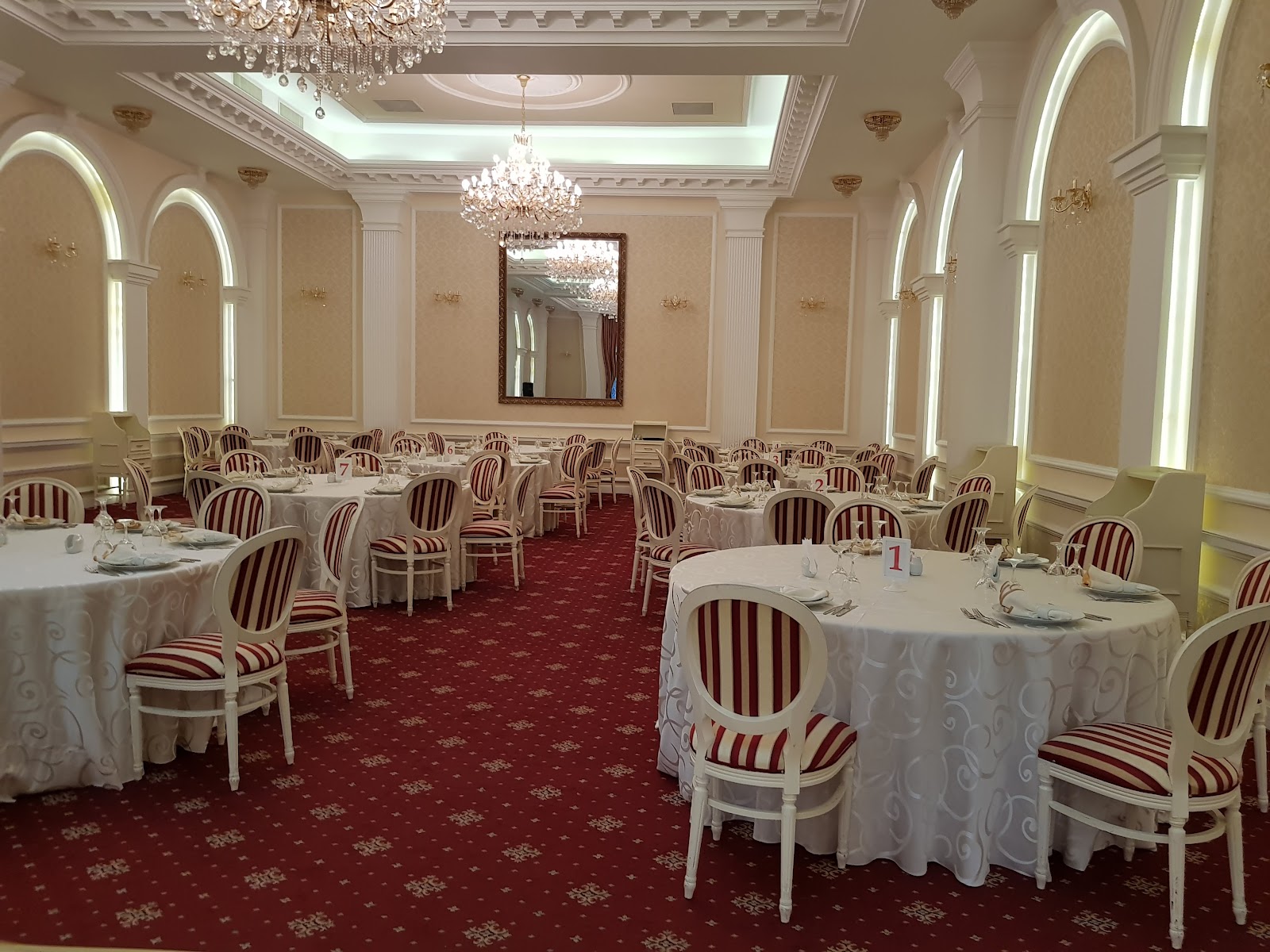 Salon Traian