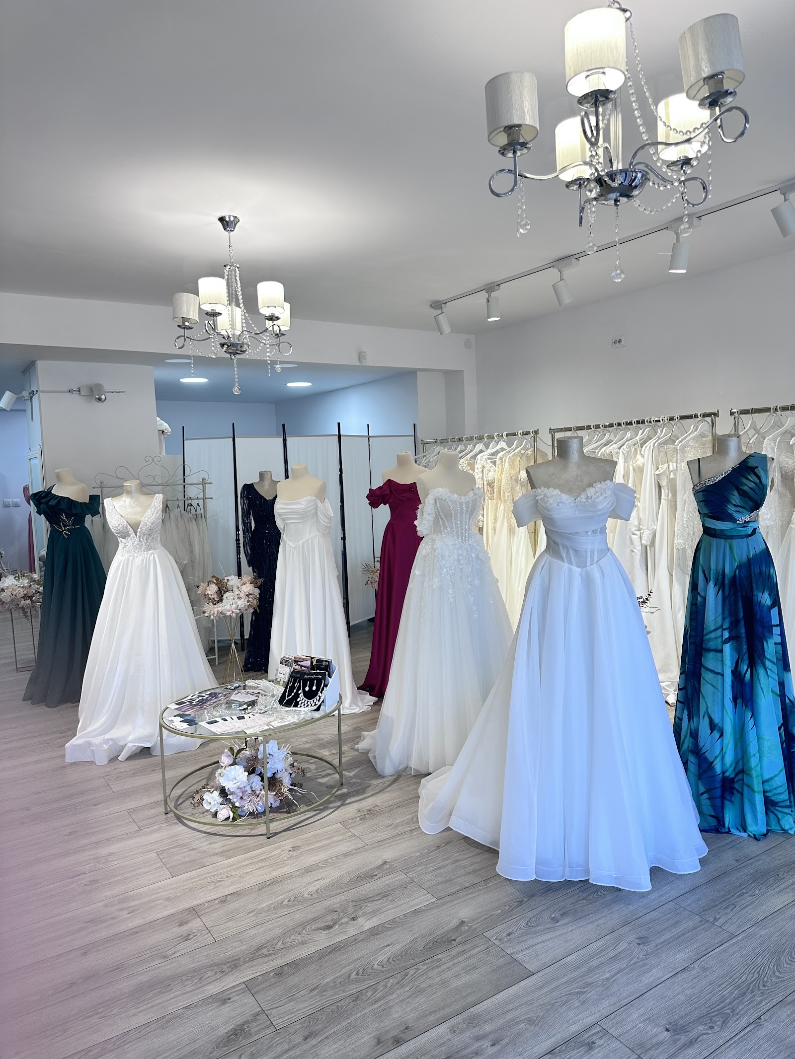 Ramo Fashion – Rochii de mireasă, gala & evenimente