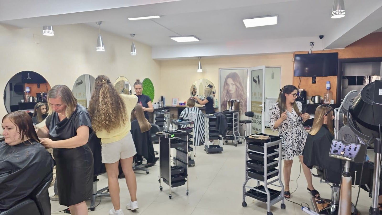 Salon Smith & Academy