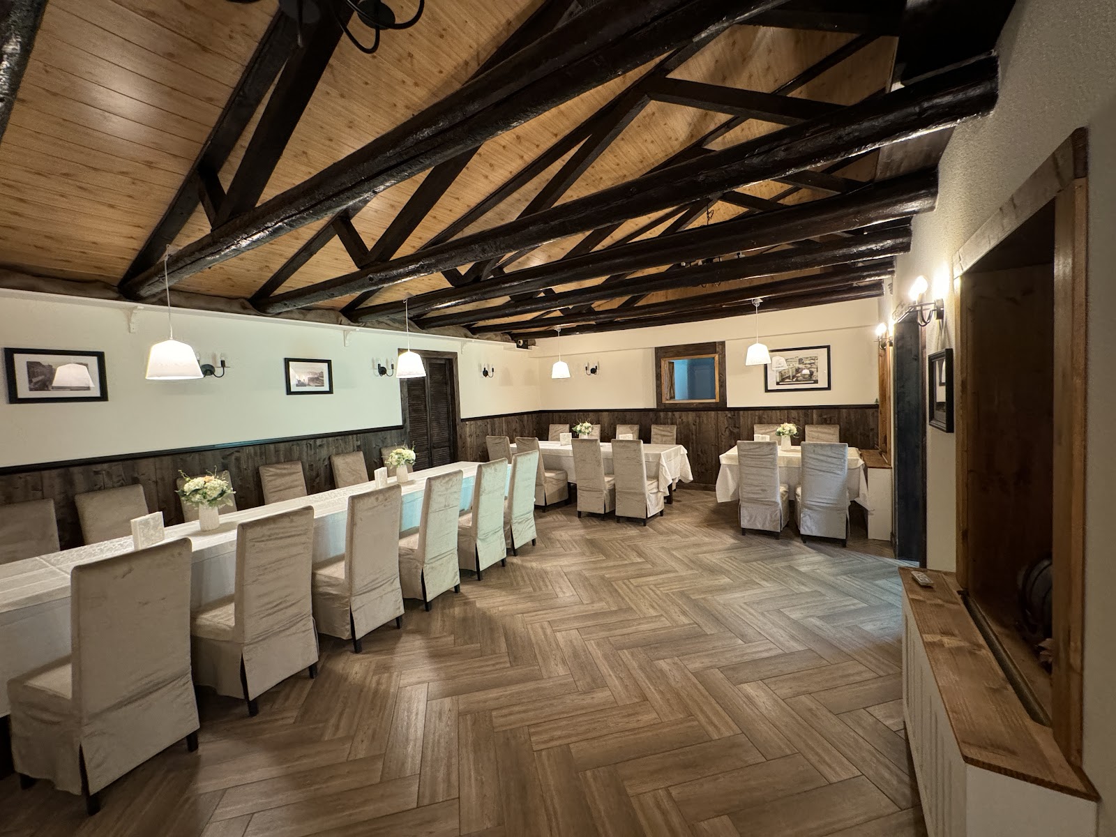 Event Room - Locație pentru evenimente