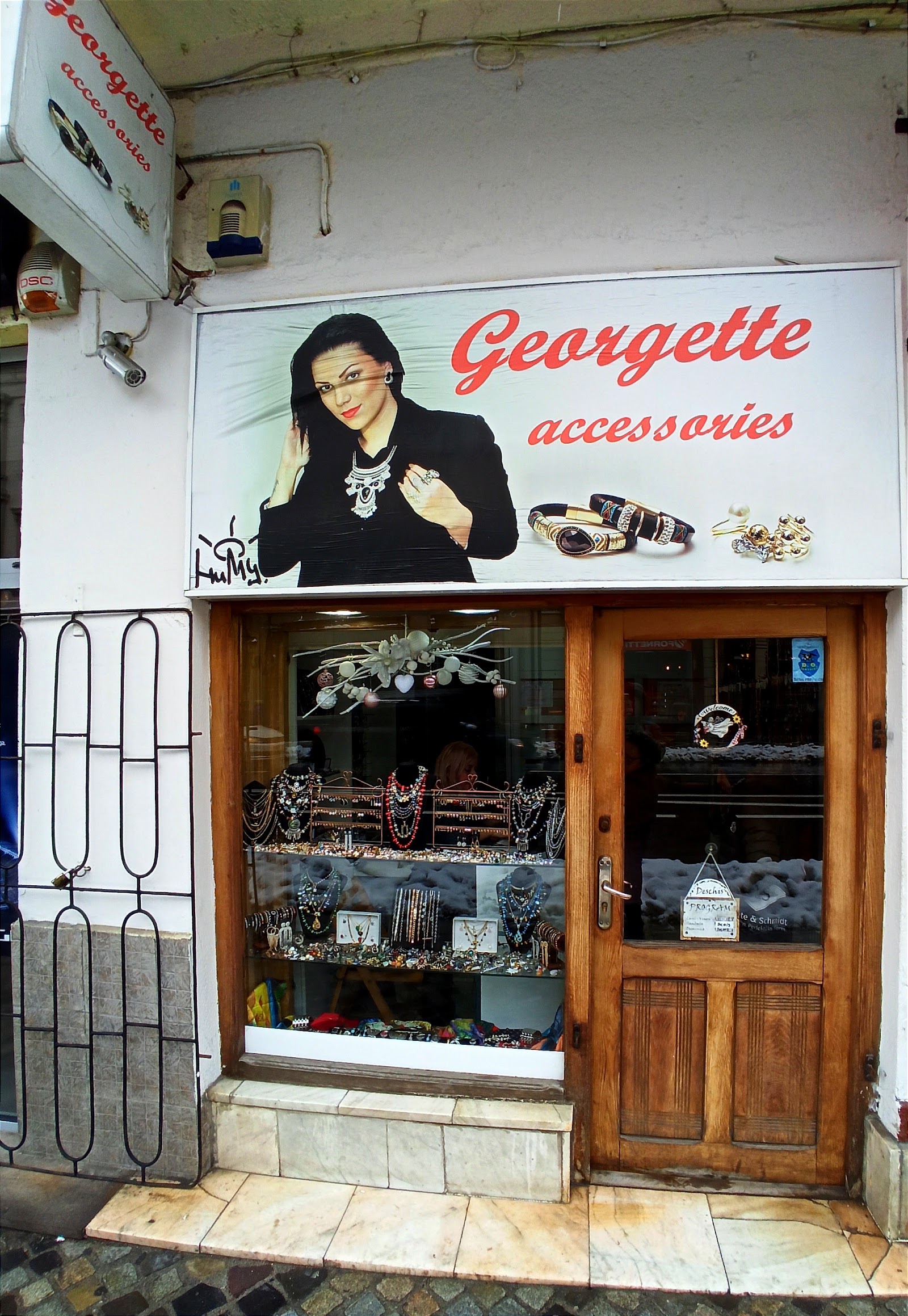 Georgette accessories