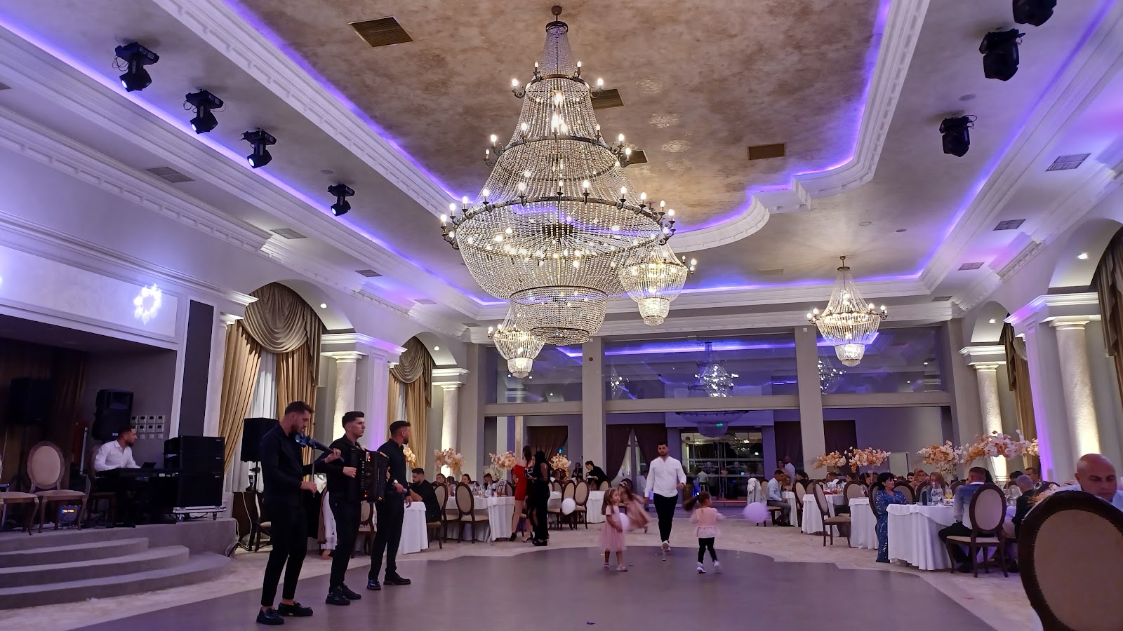 Restaurantul Akropolis