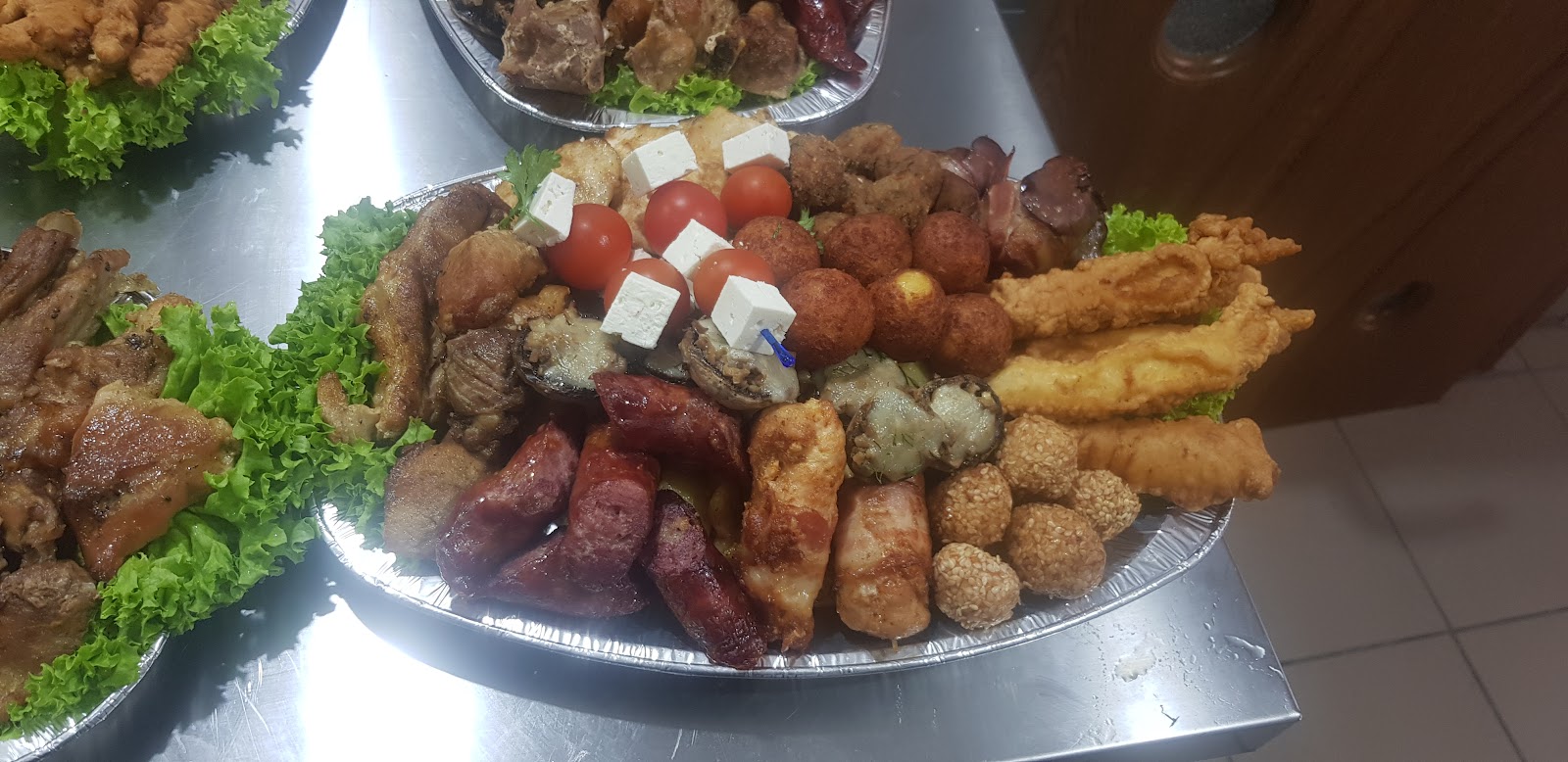 Contract food delivery catering