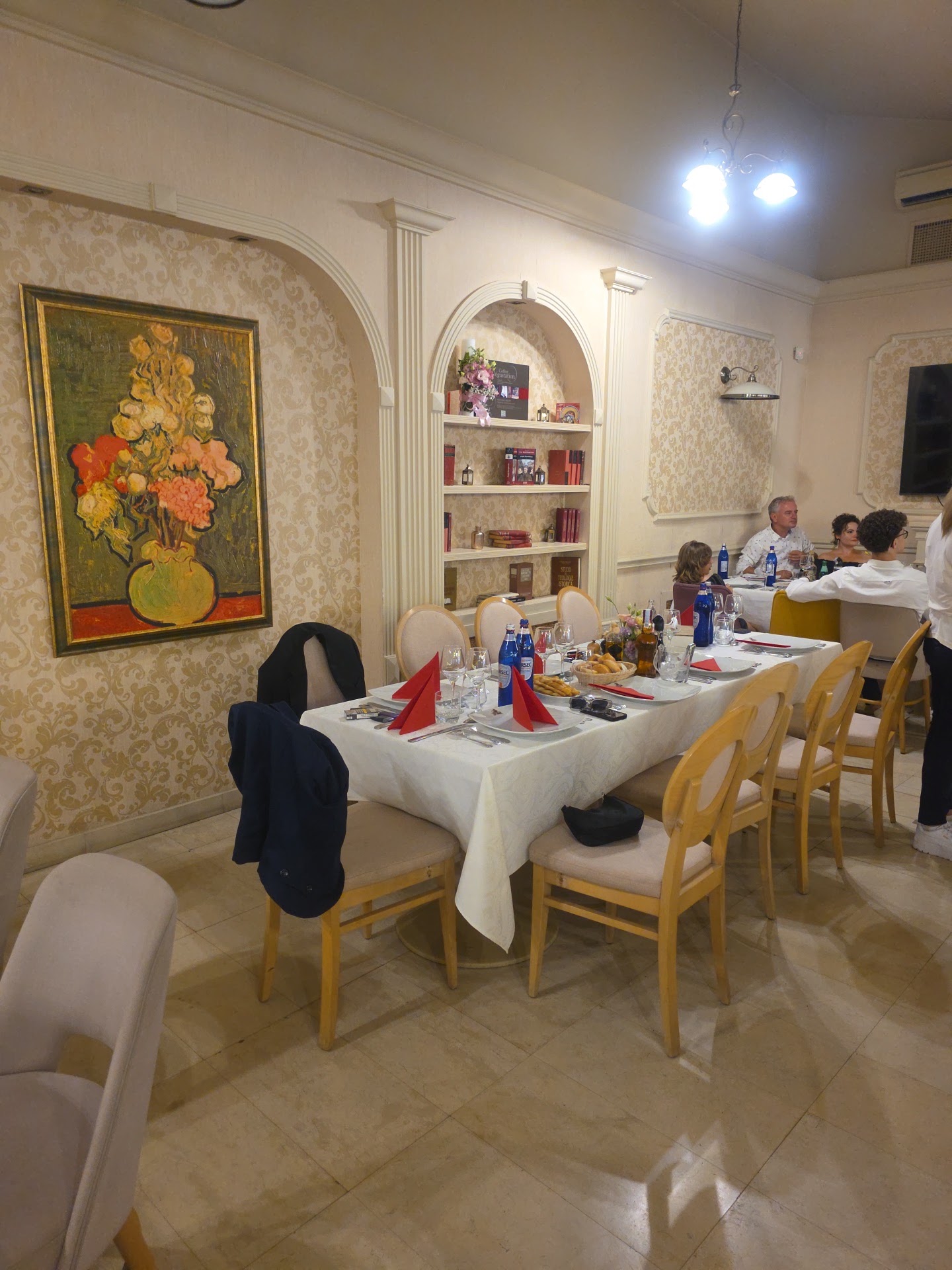 Restaurant MRC House