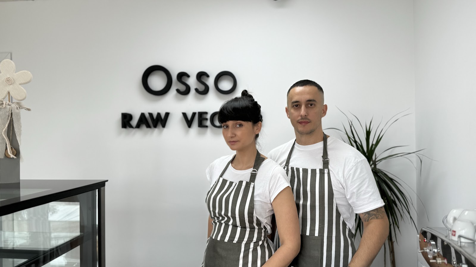 Cofetaria Osso Raw Vegan- torturi si prajituri fara zahar