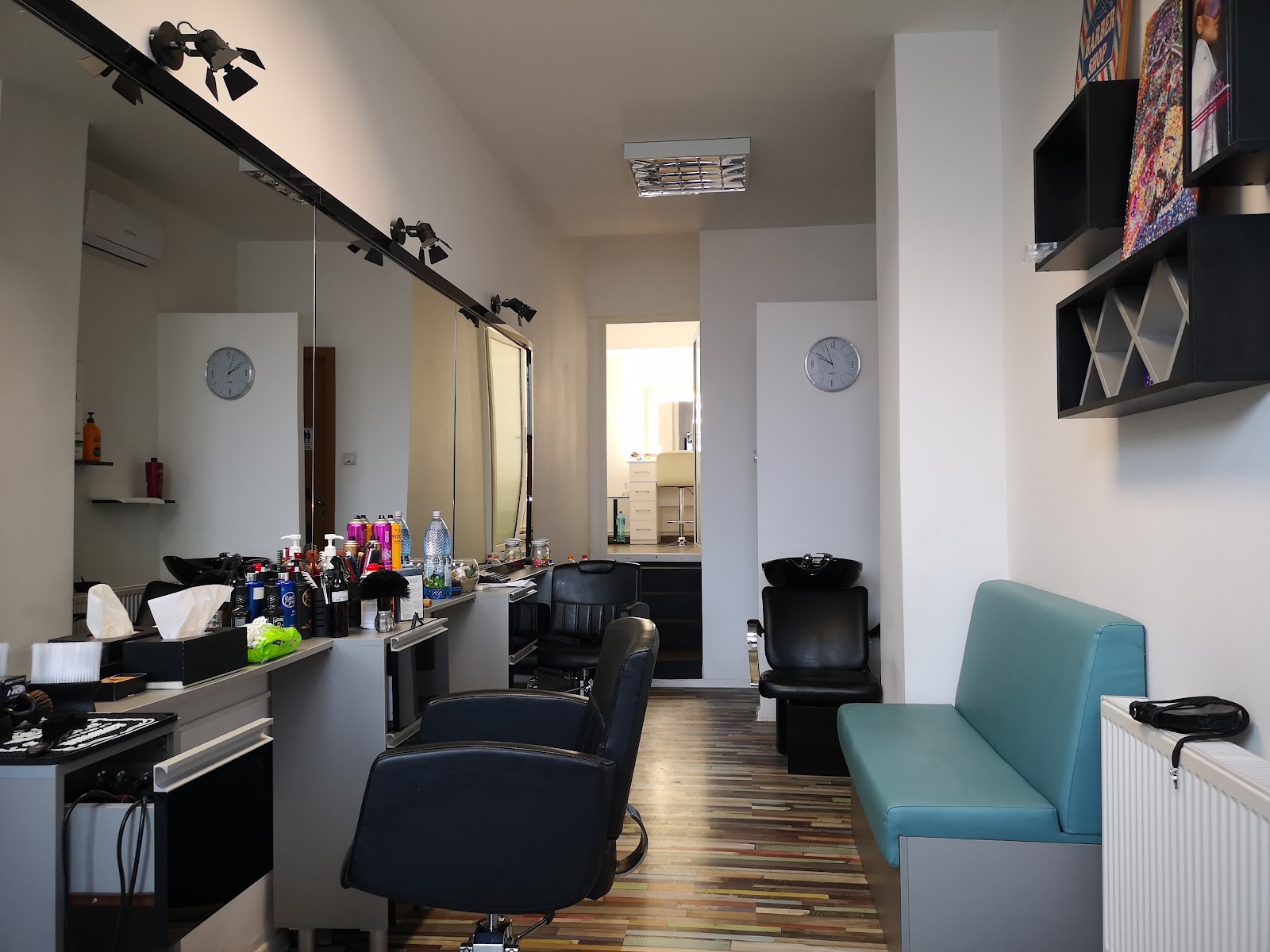 INSIDE MAKEUP&HAIRCUT STUDIO