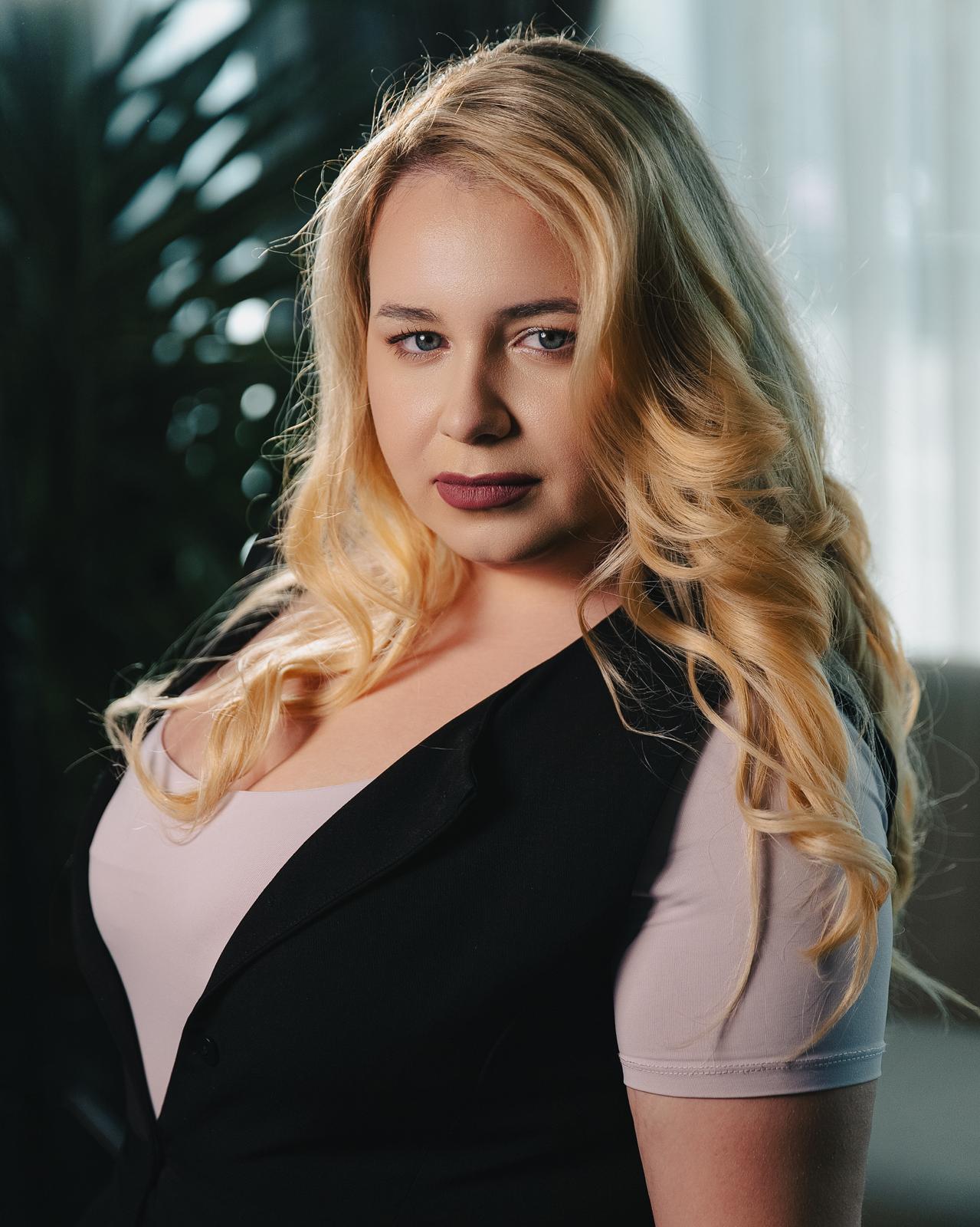 Antoaneta Special Salon