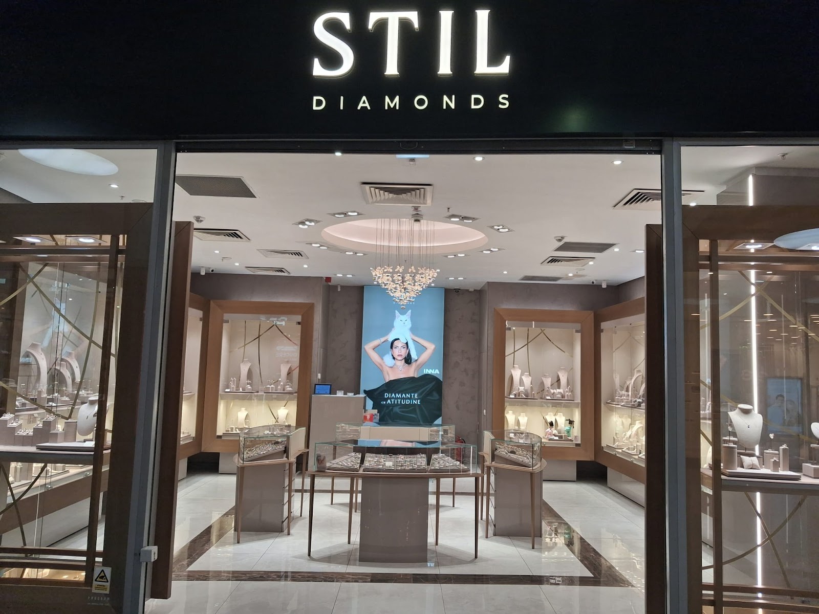 STIL Diamonds - Electroputere Mall Craiova