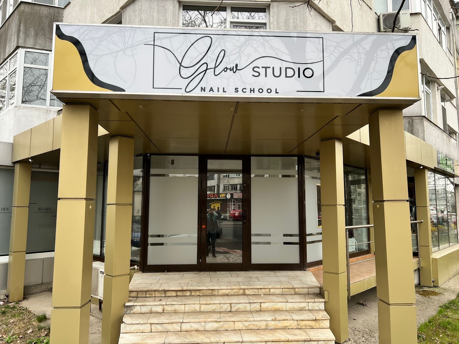 Glow Studio Nail School