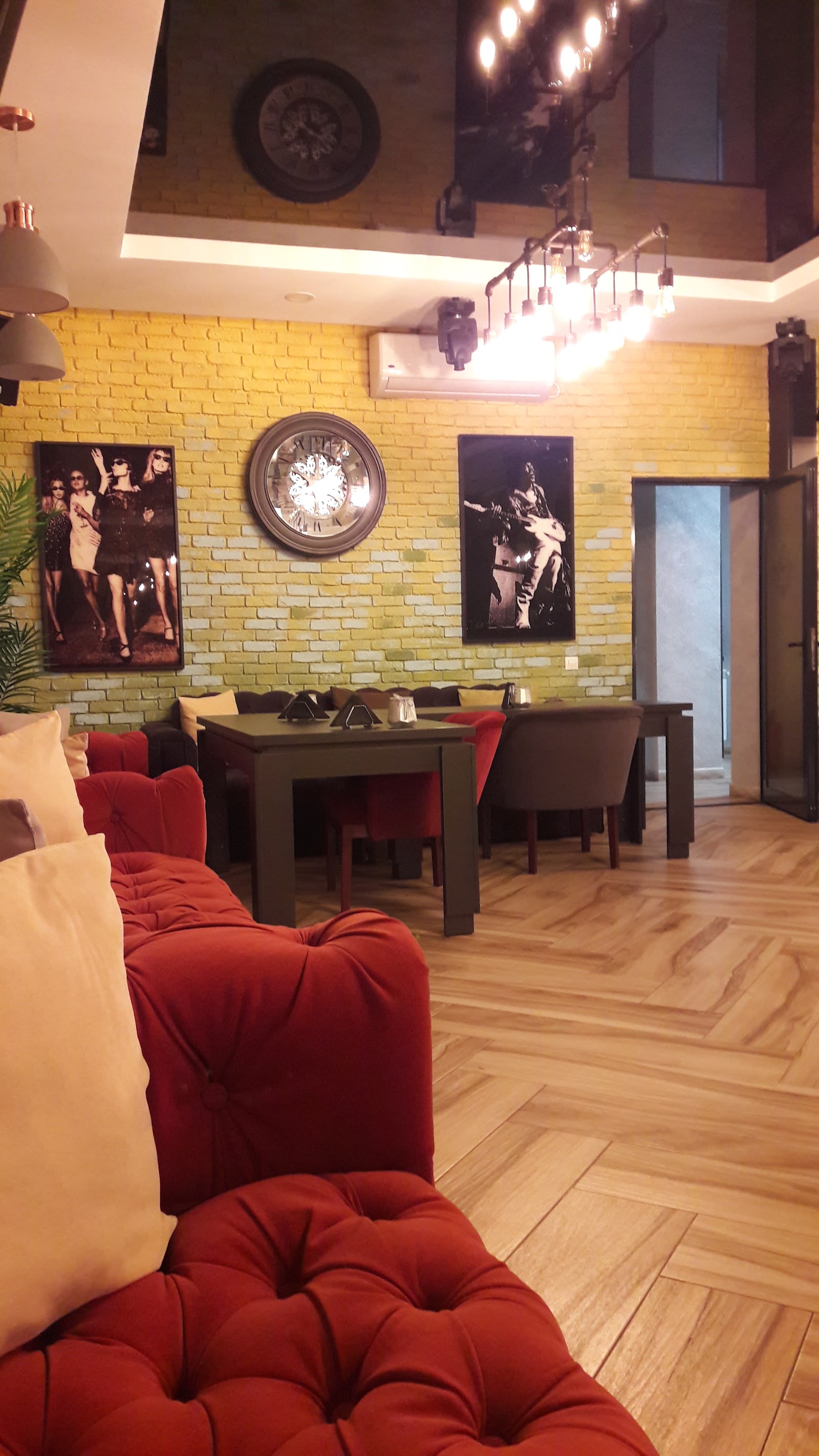 Vintage Pub Galati