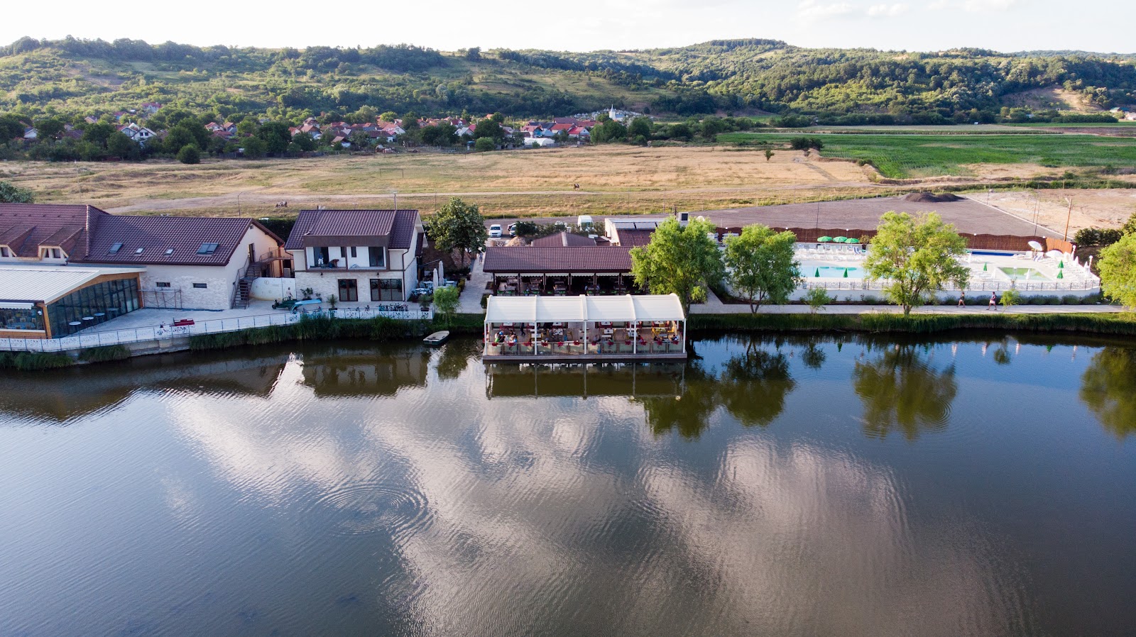 Camelot Resort, HUSASĂU DE CRIȘ