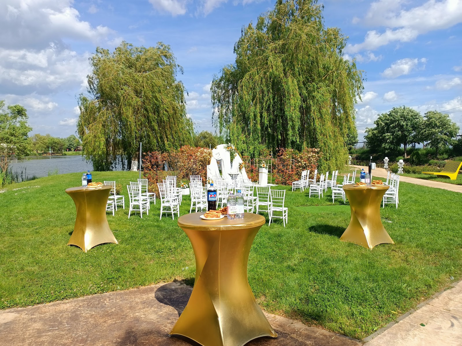 Camelot Resort, HUSASĂU DE CRIȘ