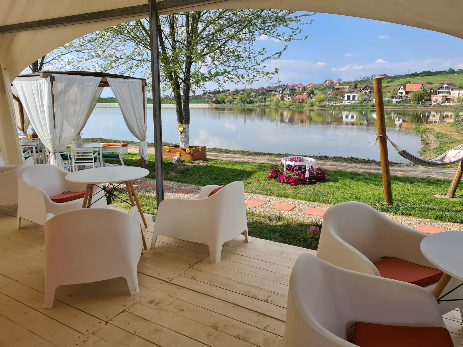 Arruba Garden | Piscină, Evenimente & Relaxare lângă Oradea