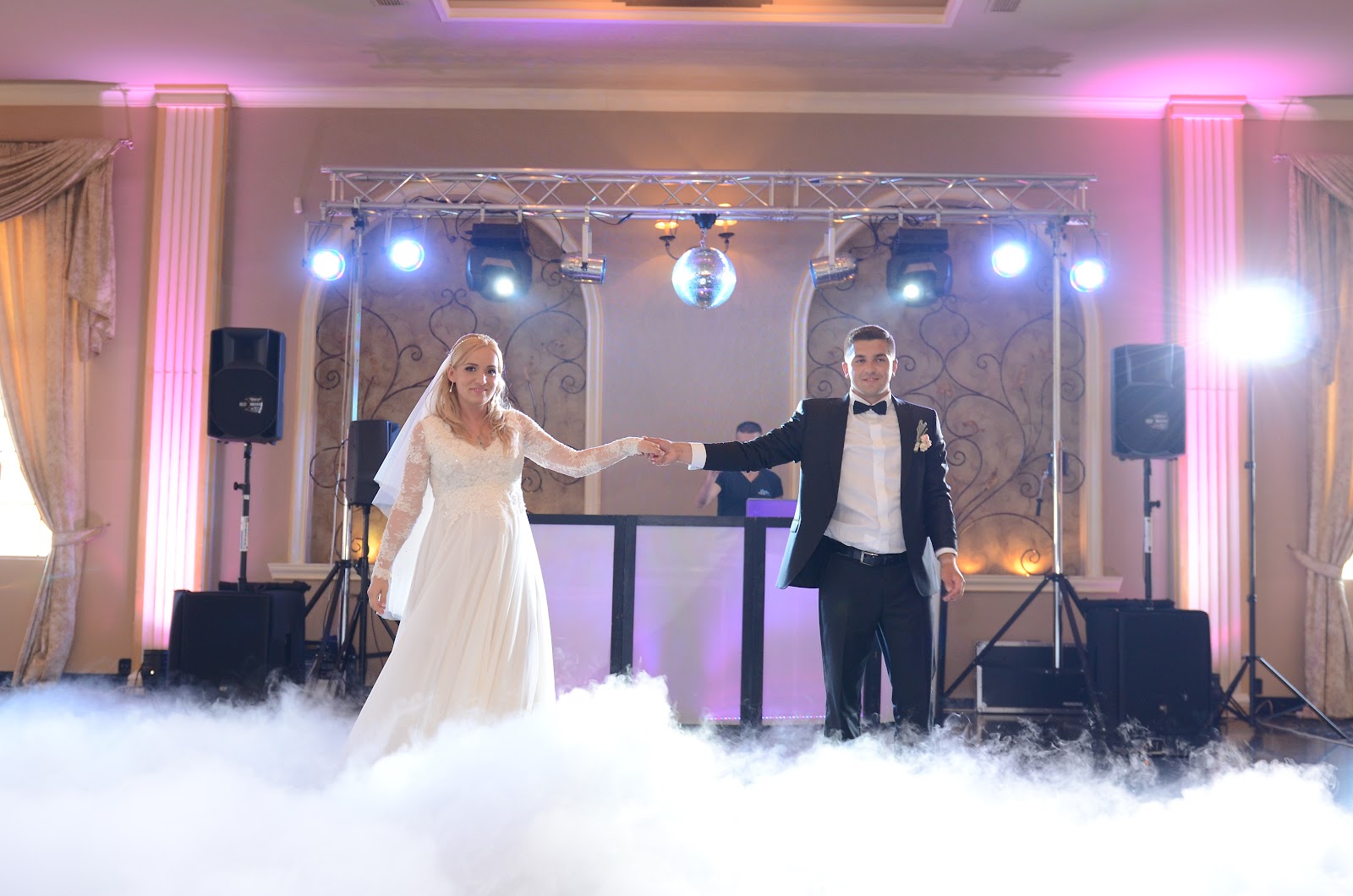 Autoimpuls - DJ evenimente Oradea, Lumini si efecte speciale Dj Oradea