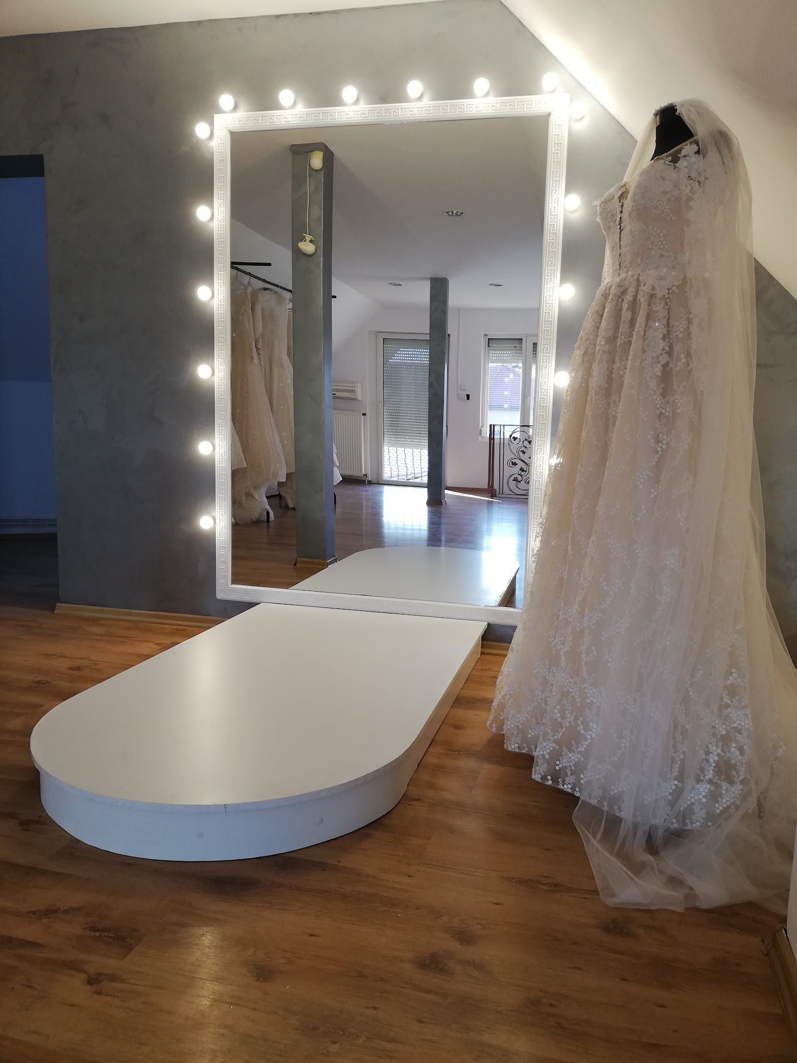 Famous Bride Oradea ( Rochii Mireasa )