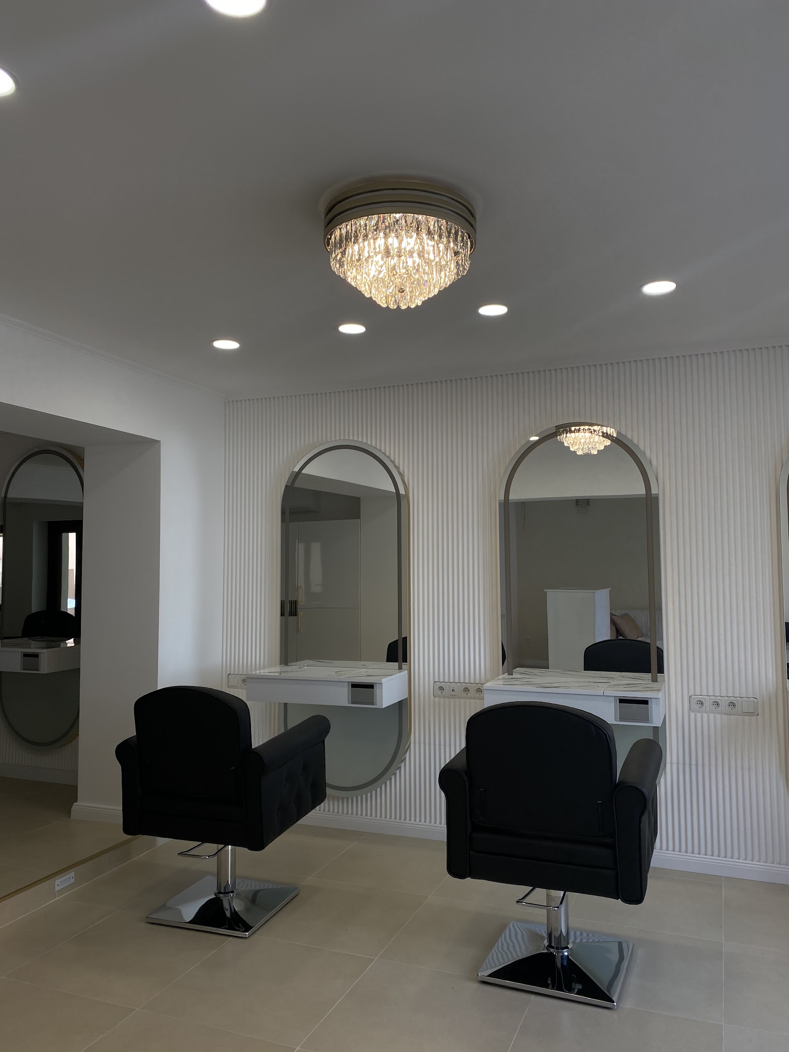 BEAUTY HOUSE