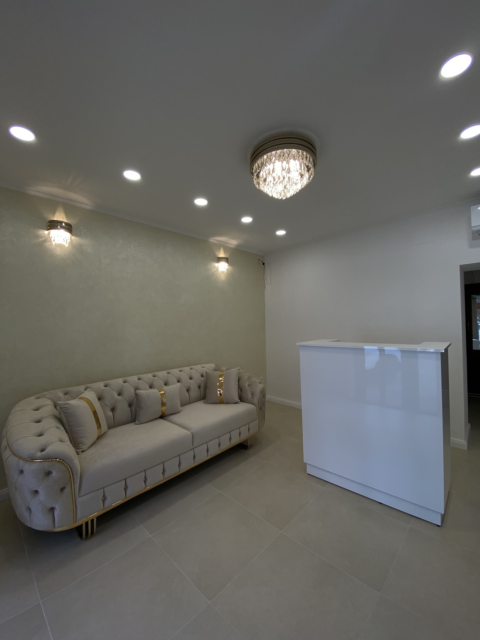 BEAUTY HOUSE