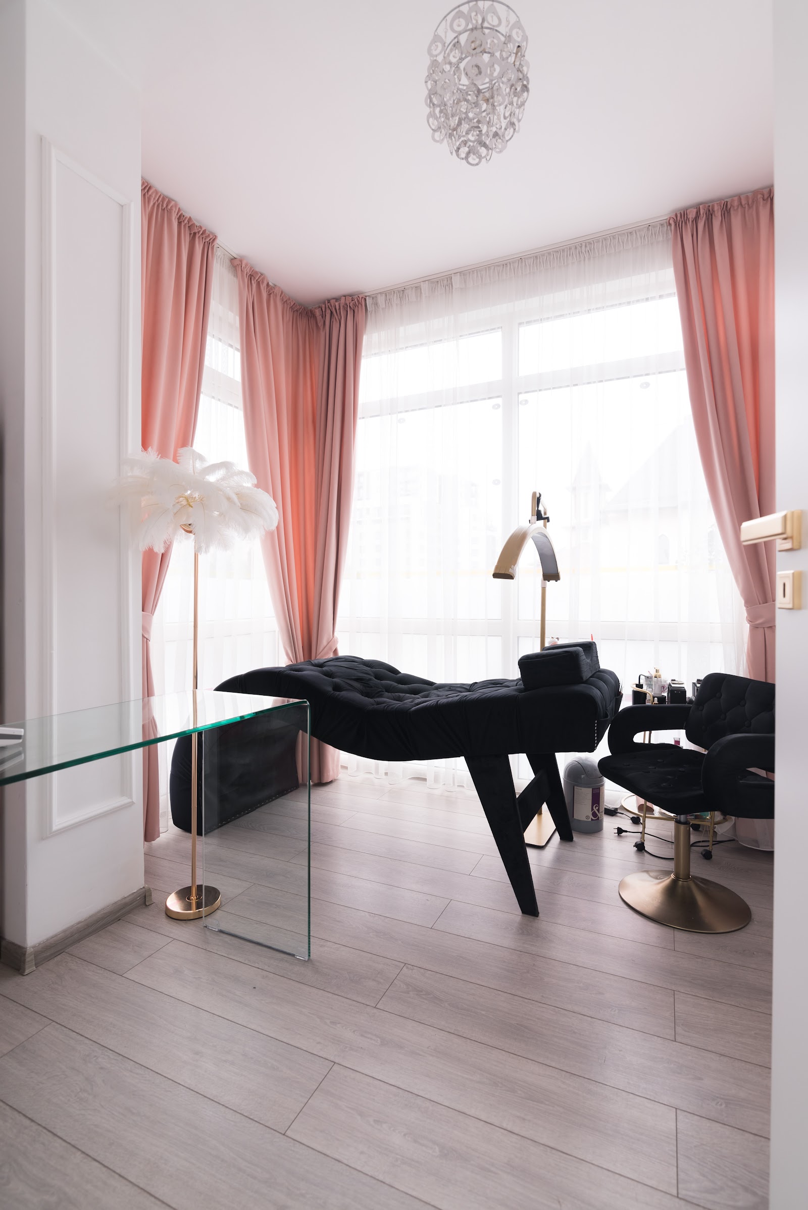 ICONIC Beauty Studio 1.0