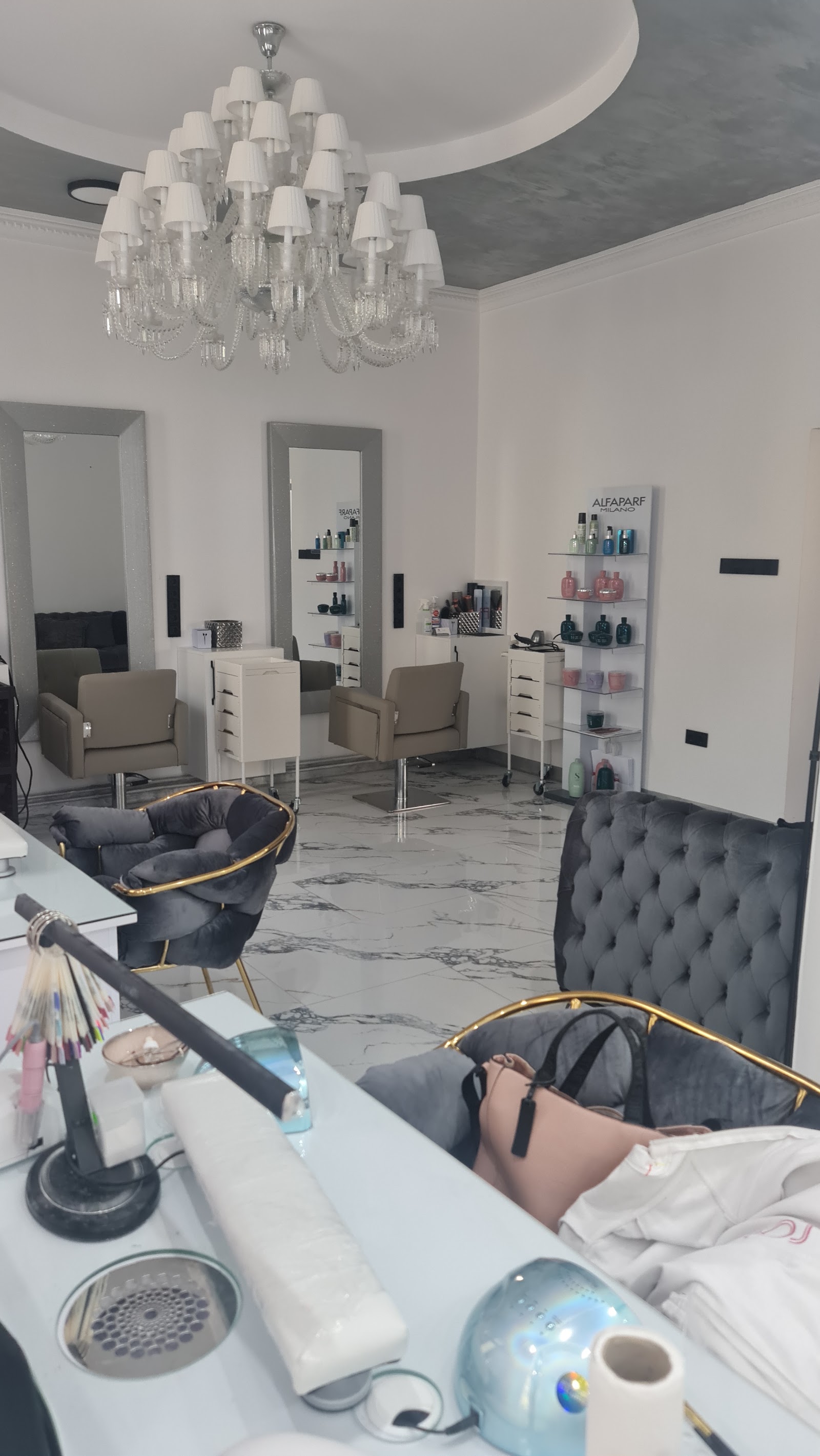 Contur Beauty Center Oradea ,România