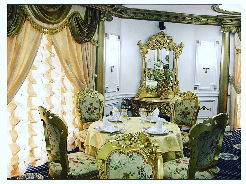 Hotel&Restaurant President 1