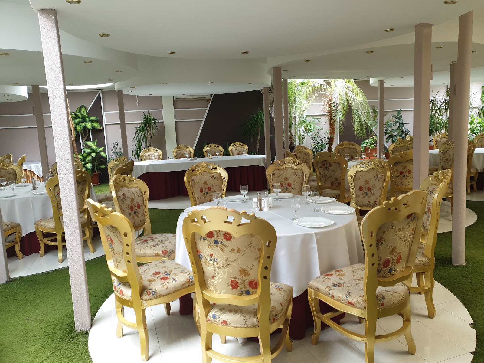 Hotel&Restaurant President 1