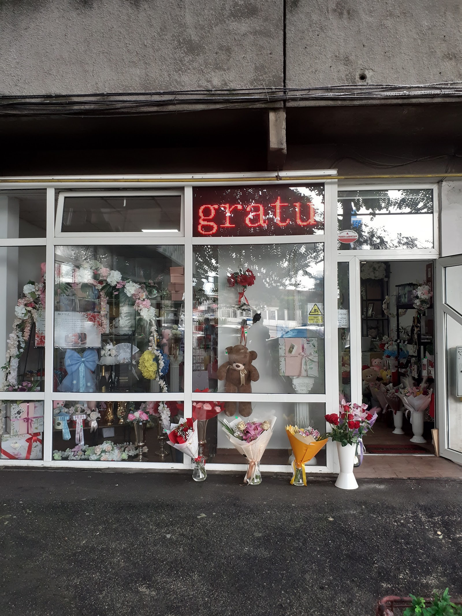 Boutique flower milly