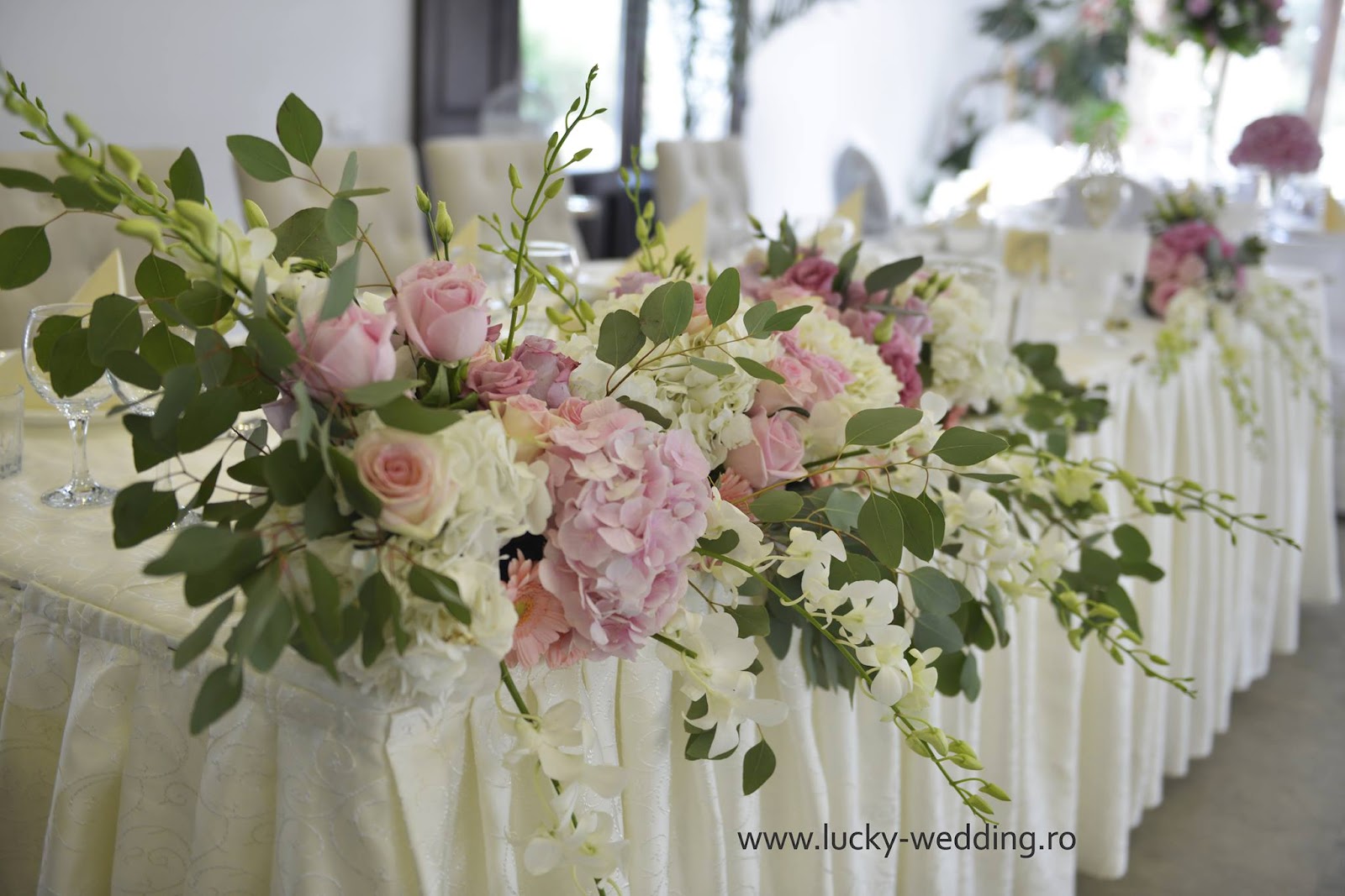 LUCKY WEDDING