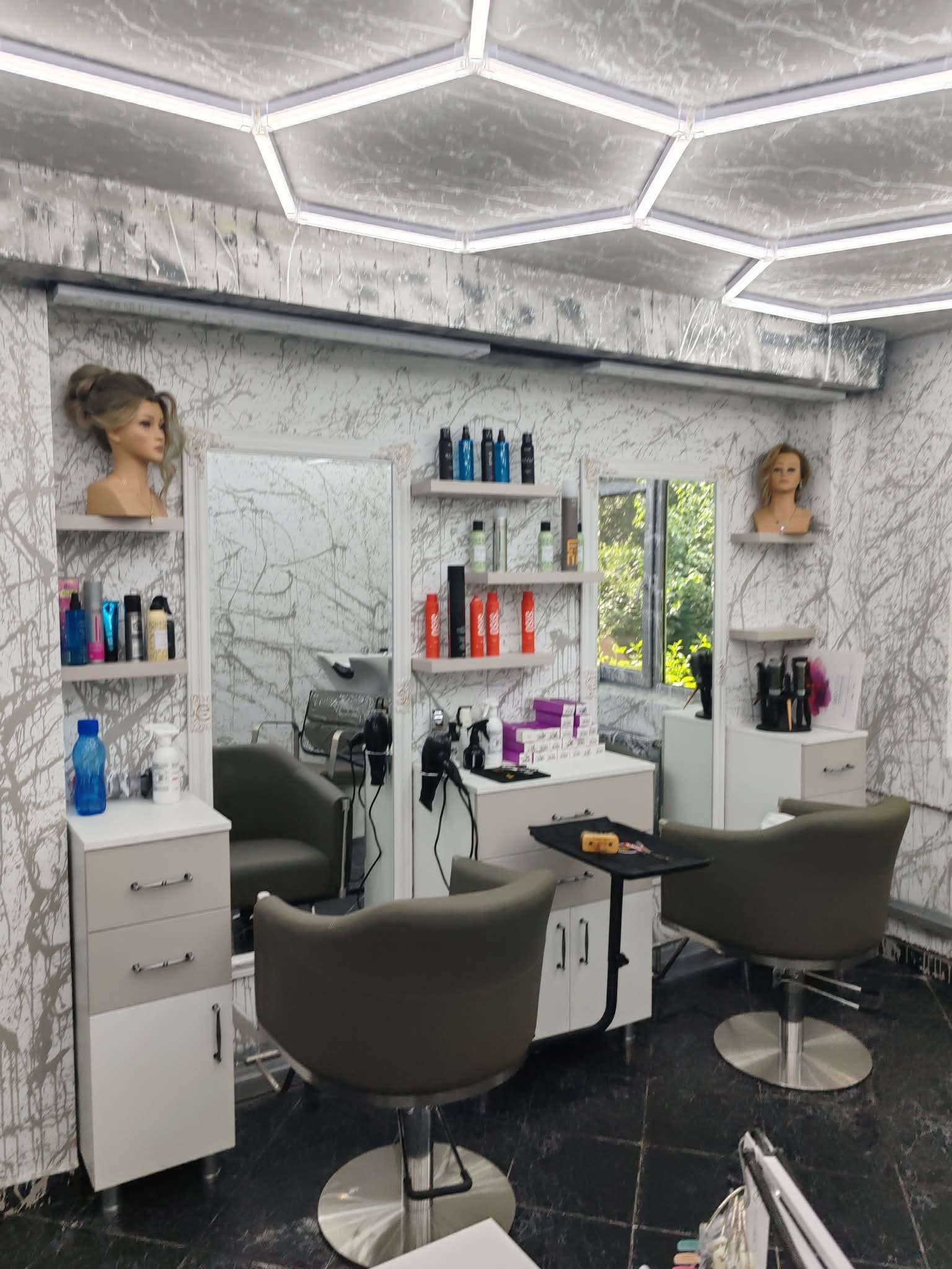Louise Salon