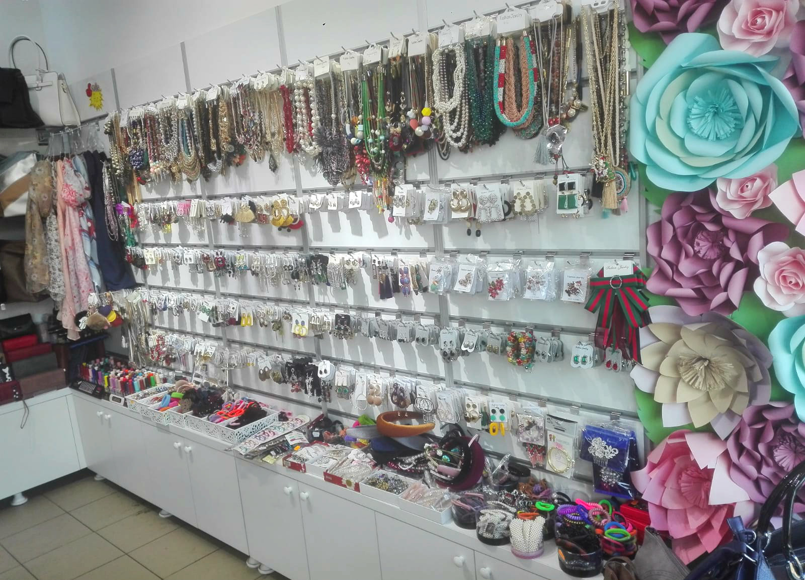 CRISSA - Bijuterii placate cu aur 18K, genti si imbracaminte femei