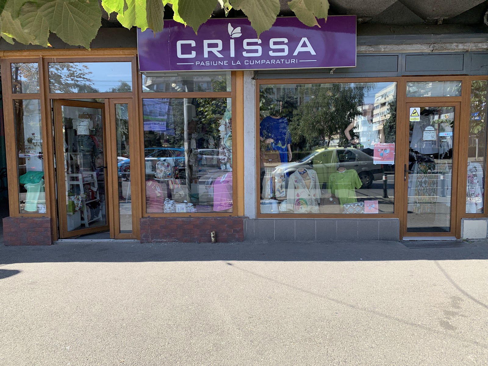 CRISSA - Bijuterii placate cu aur 18K, genti si imbracaminte femei
