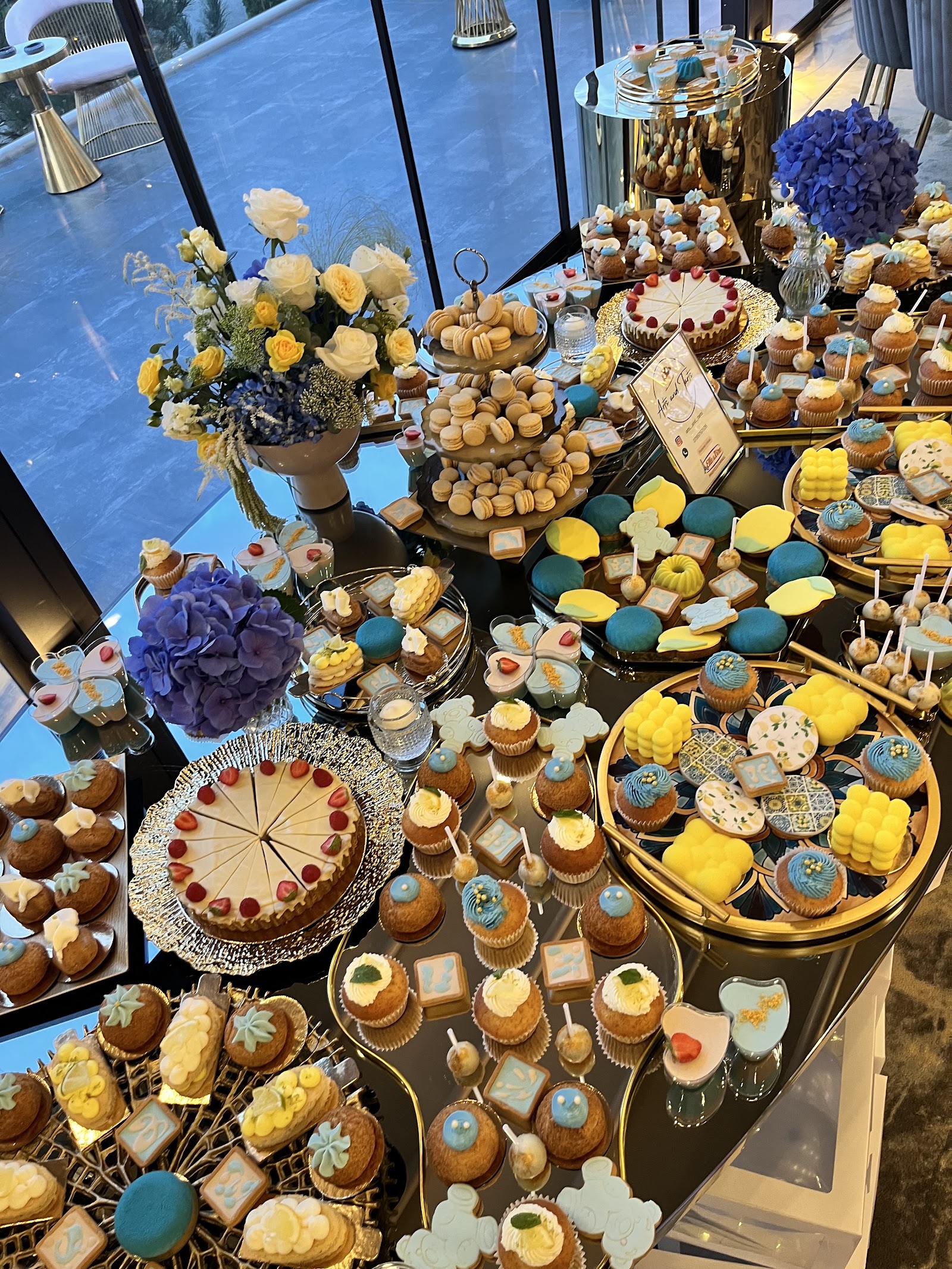 Arts & Tarts