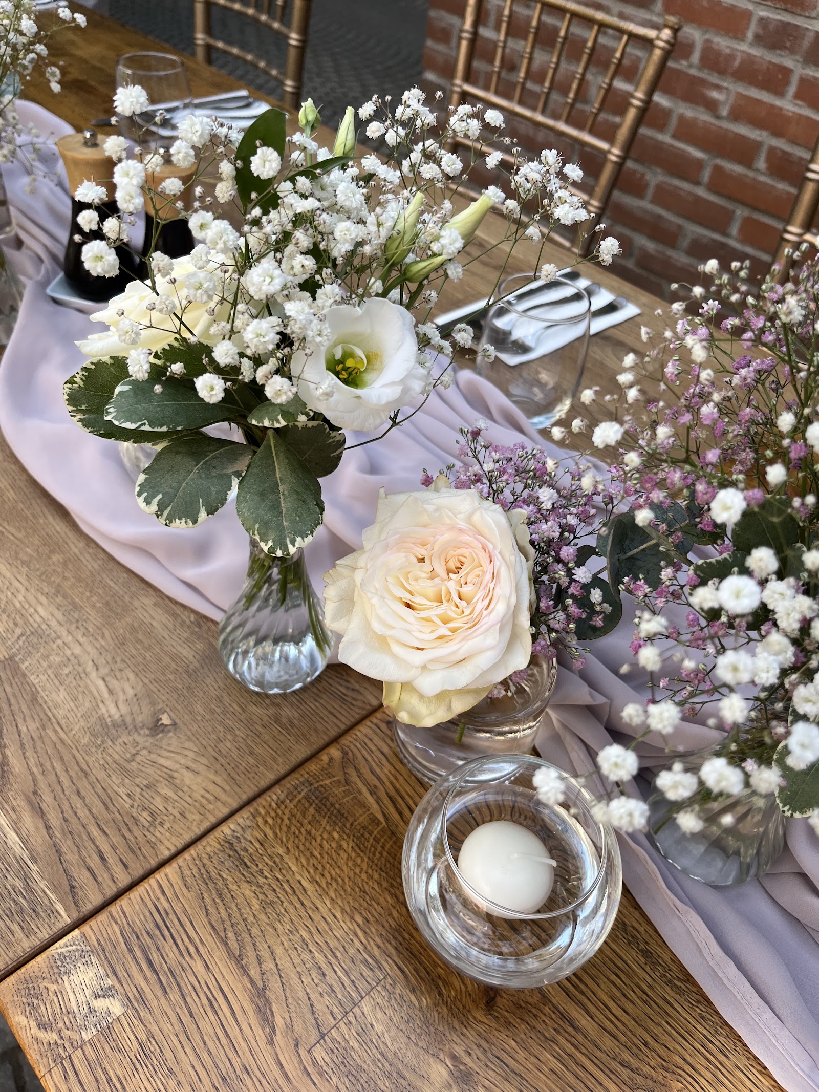 Roots - plants, flowers & decorations