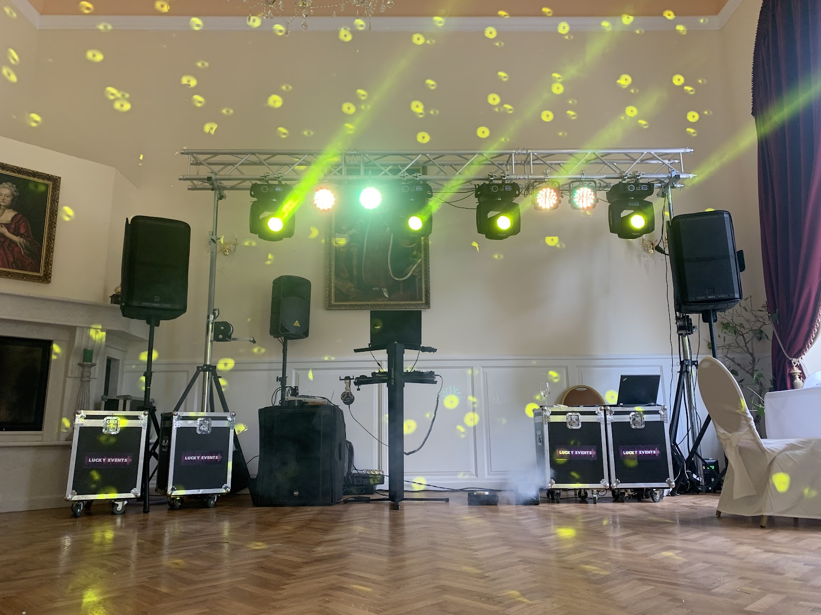 Lucky Events DJ,Fum greu,Schela de lumini