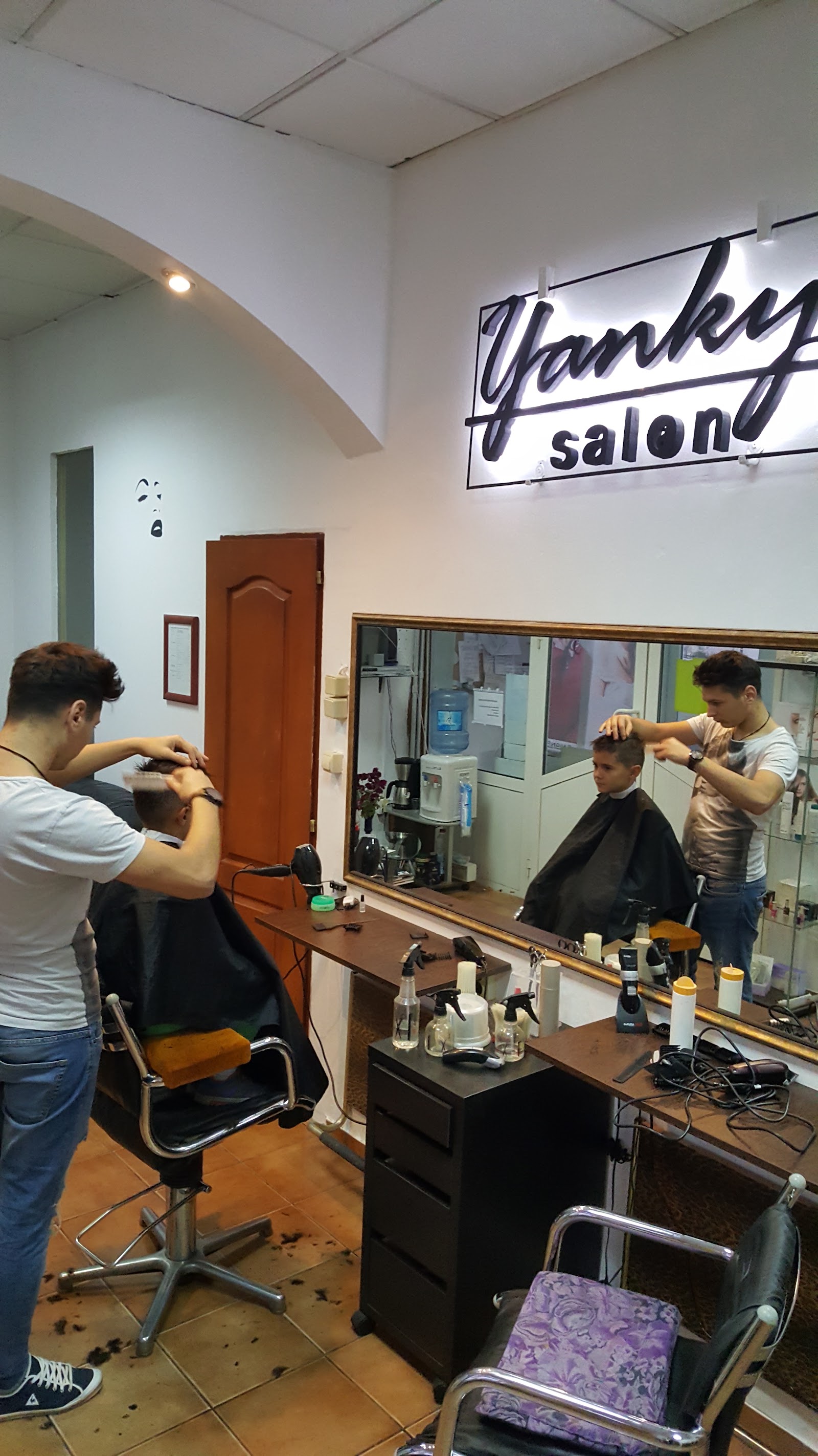 Yanky Salon