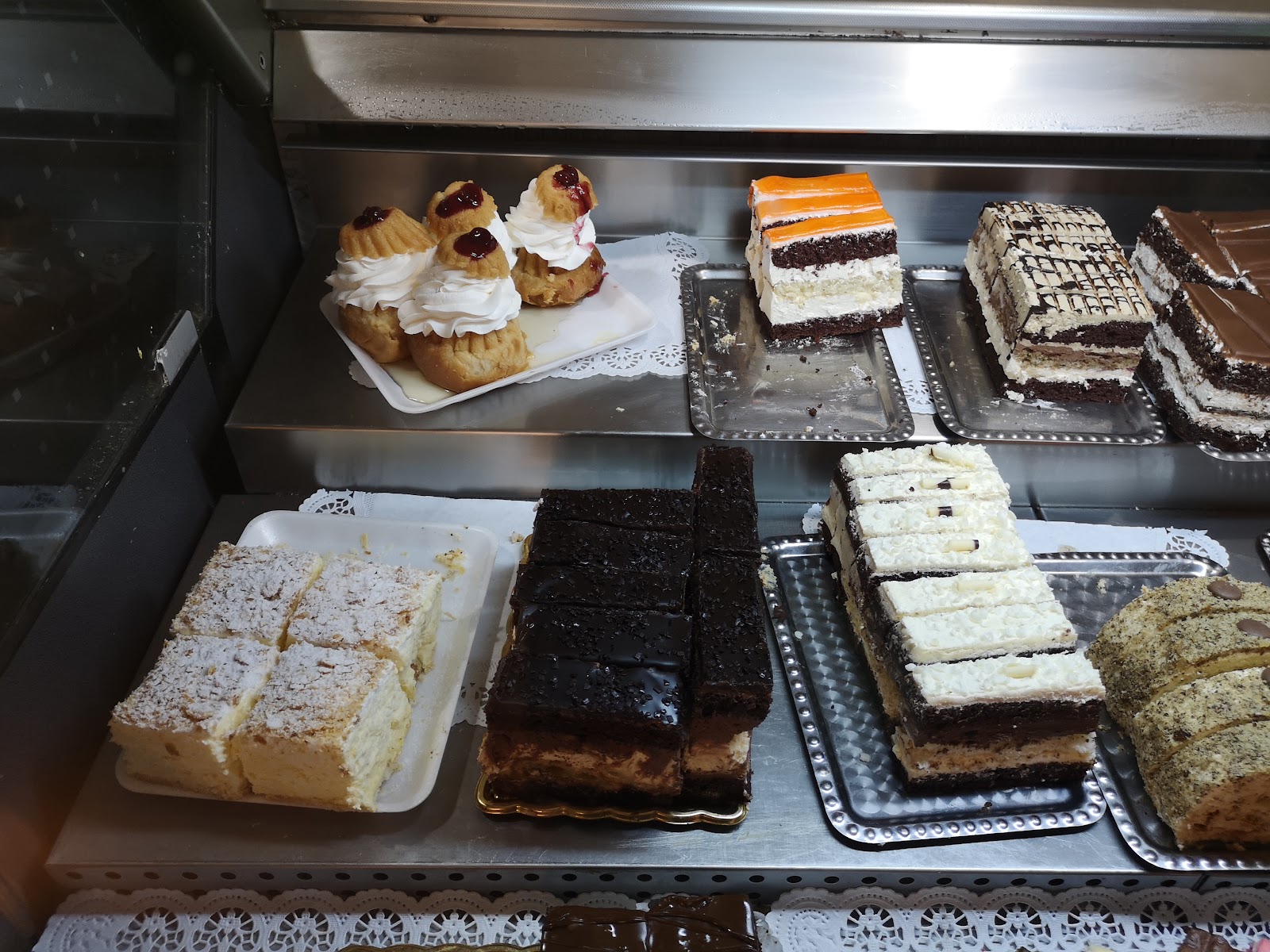 Laura Cofetarie-Patiserie