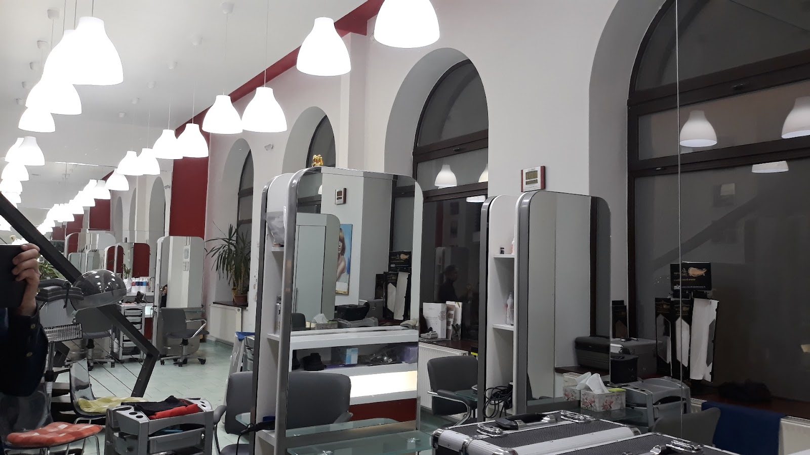 Salon de infrumusetare Super Laidy