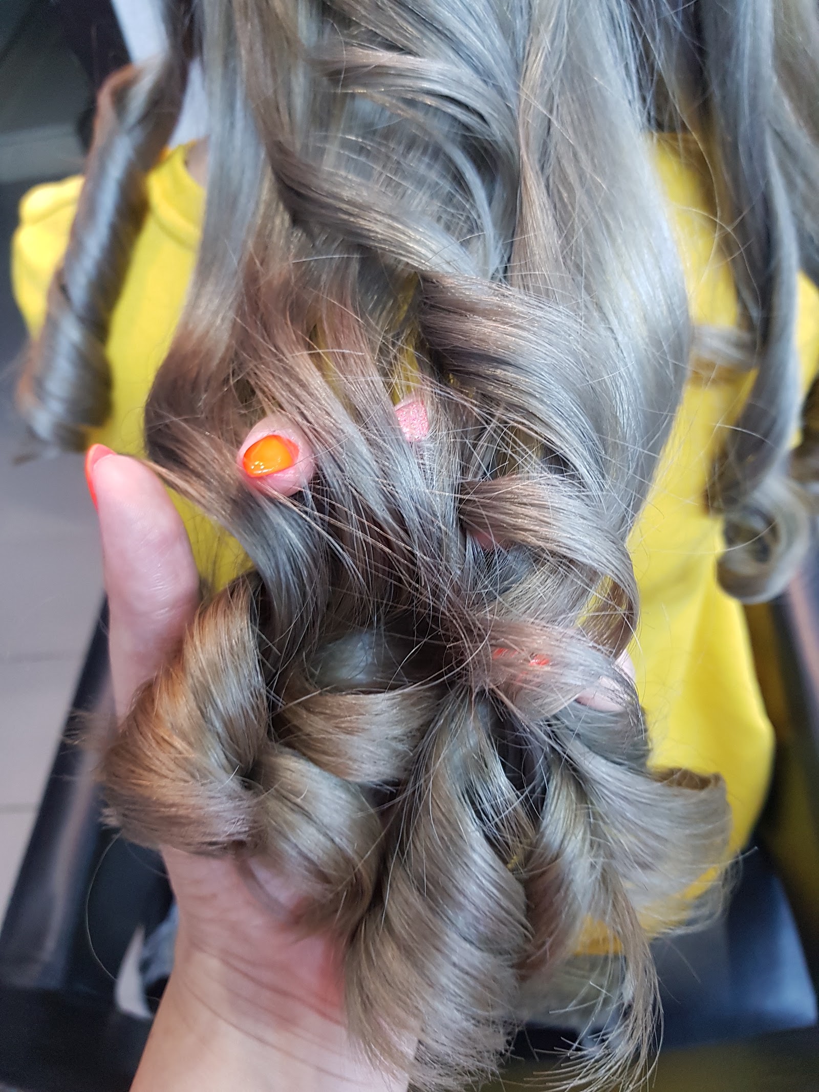 Hairstyle and healthy hair by Luminița b.