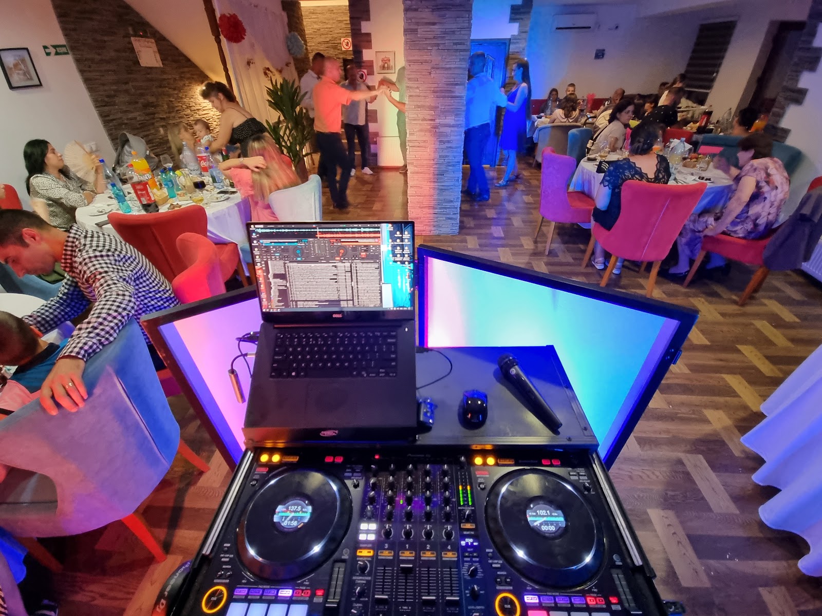 John Events - DJ, Sound & Lights (DJ Nunta, Botez, Majorat, Evenimente)