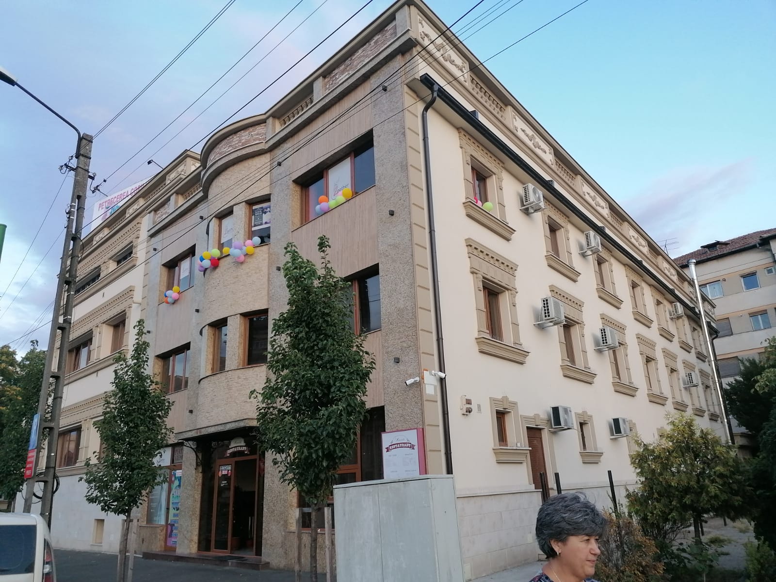2gether Studio, Scoala de Dans și Centru Educațional