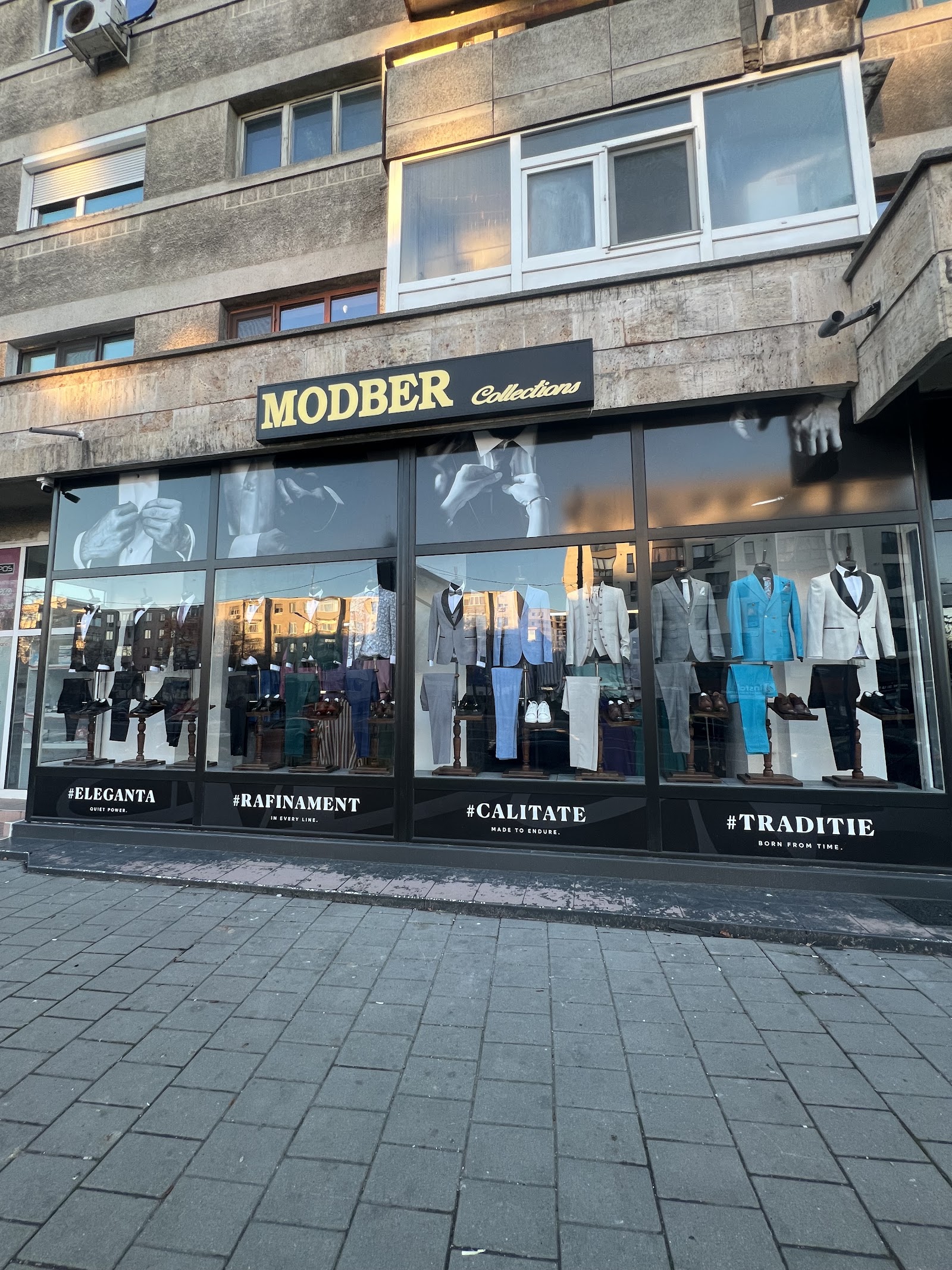 COSTUME MODBER COLLECTION