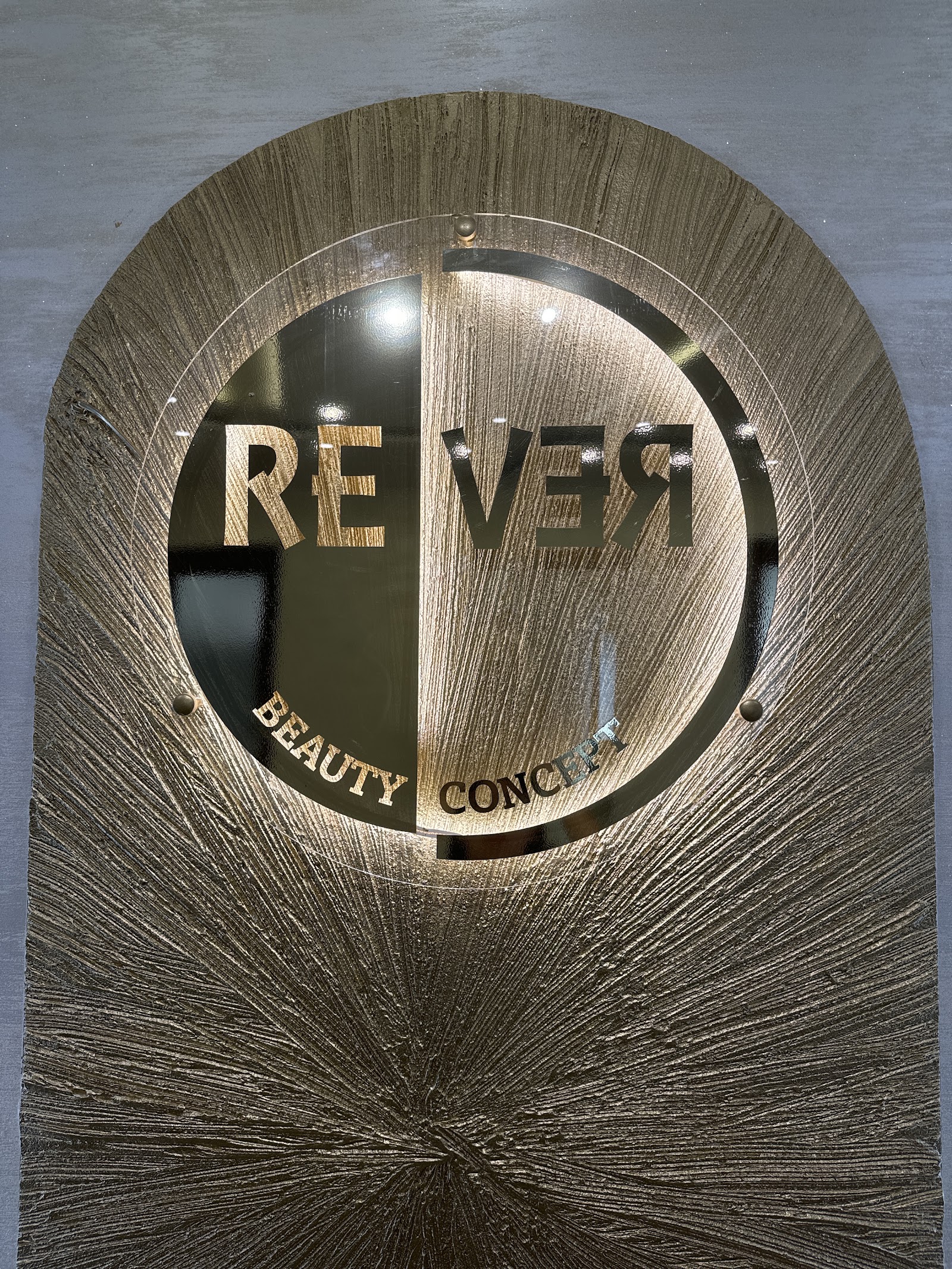 REVER Beauty Concept (salon de înfrumusețare)