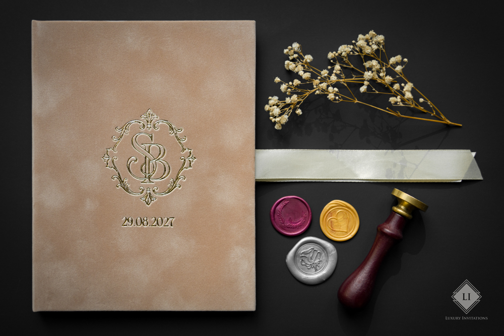 LuxuryInvitations