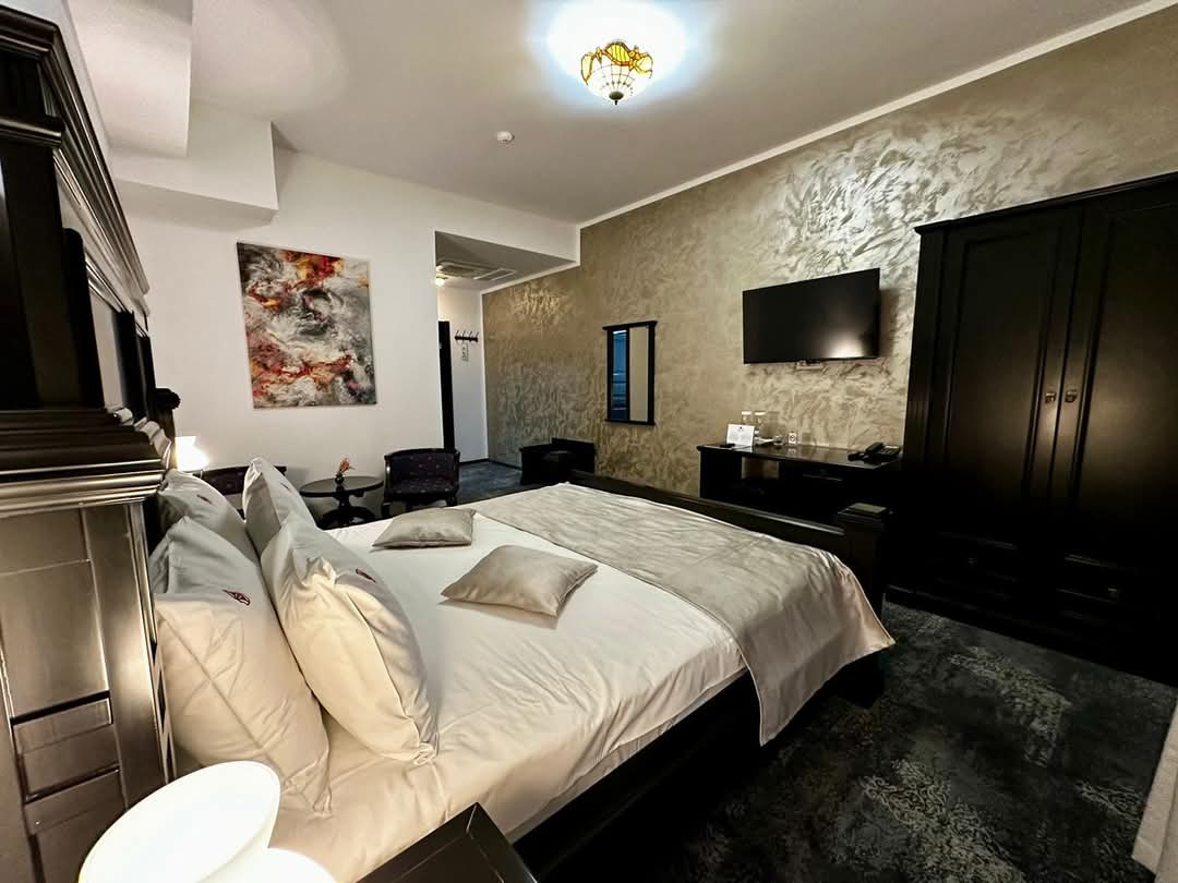 Podu' cu lanțuri- Hotel & Restaurant Bacau
